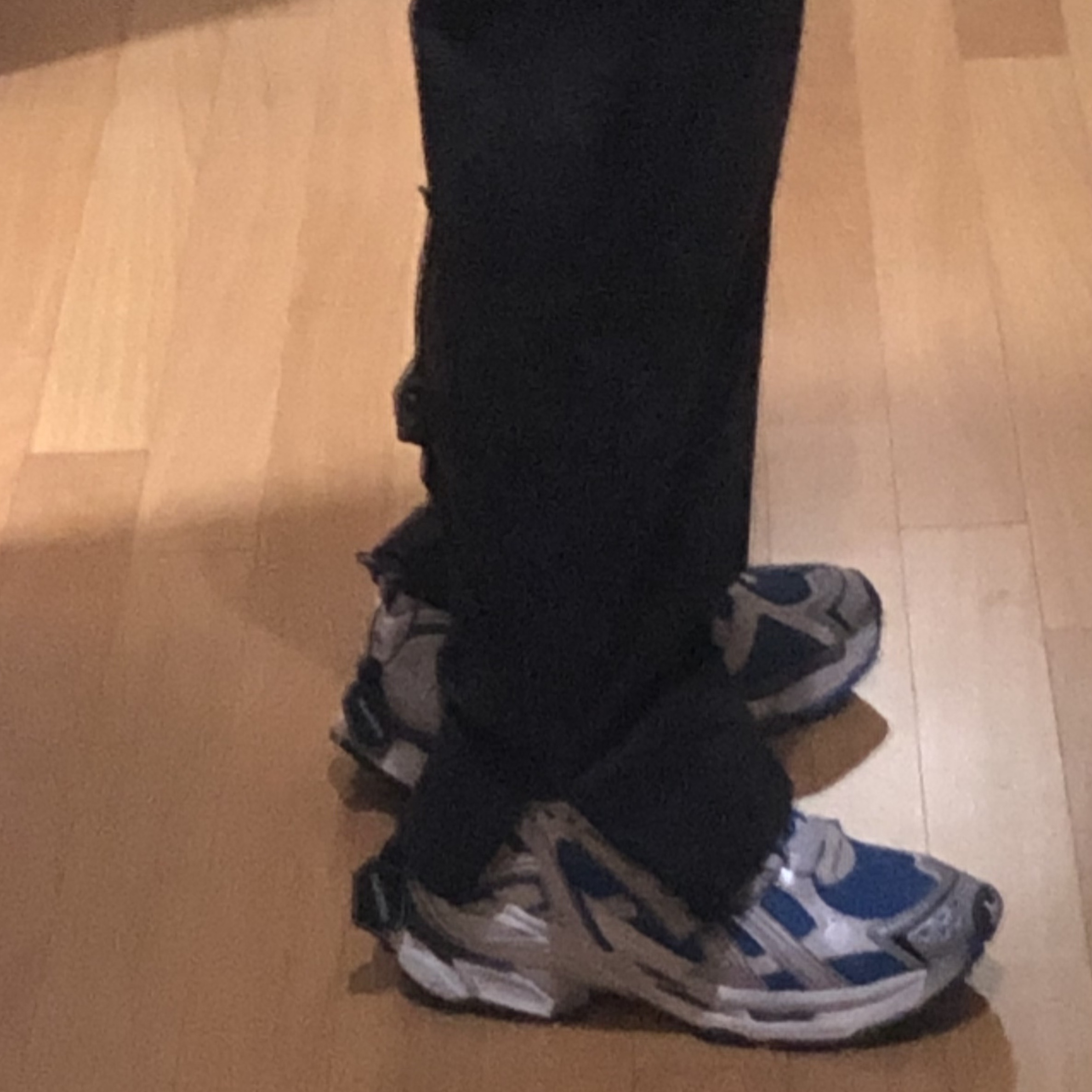 Balenciaga Runner Sneakers Blue White 착용 스타일