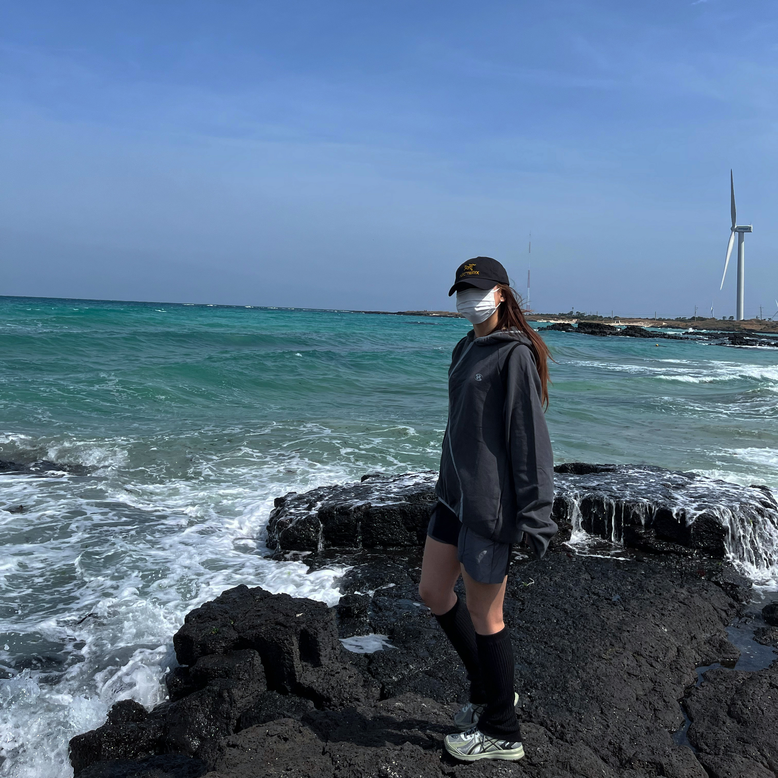 Sansan Gear Taped Hoodie Charcoal - 22SS, Asics Jog 100 S Sheet Rock - 2E Wide 착용 스타일