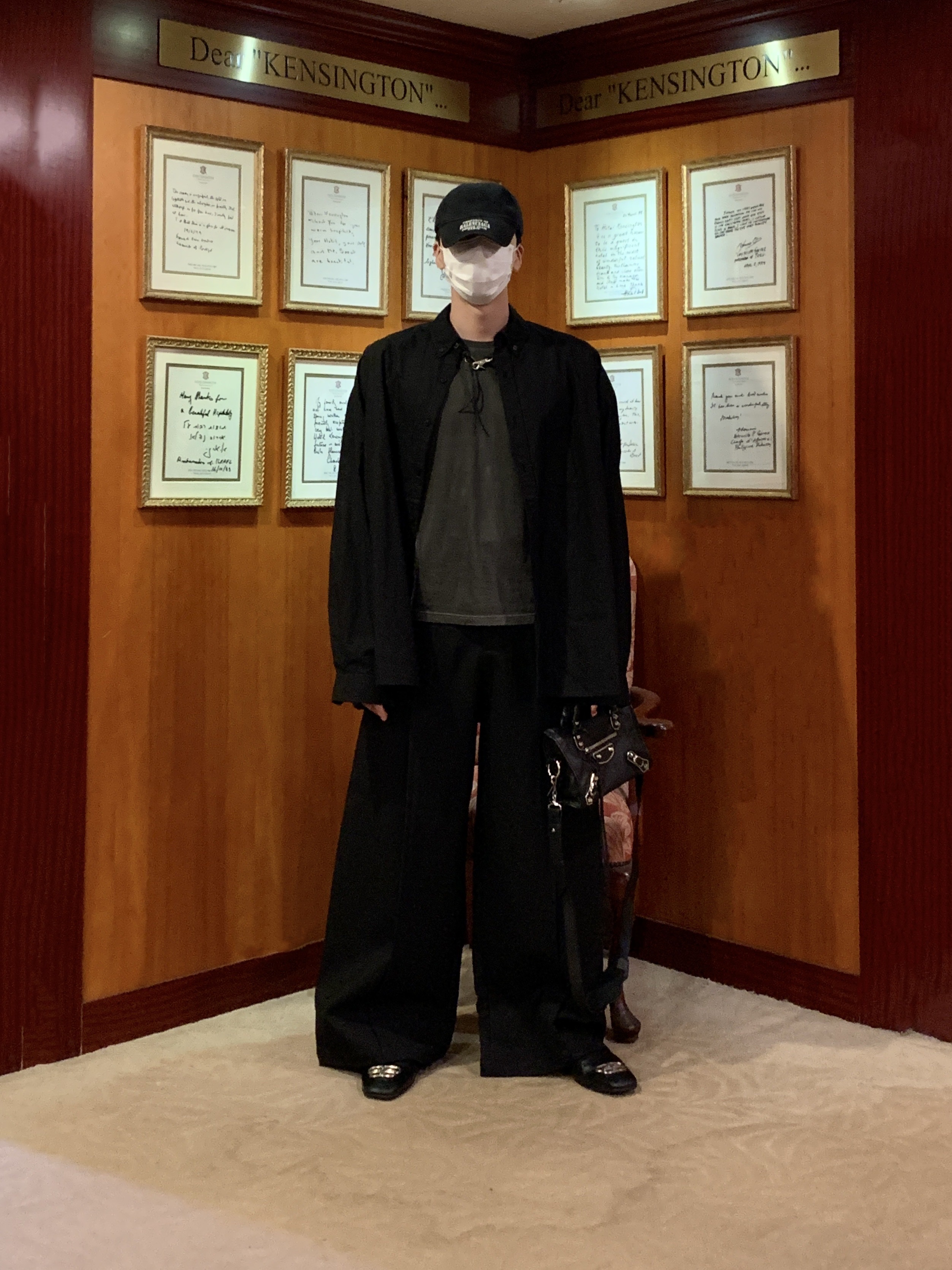 Balenciaga Cotton Drill Property Cap Black White, Balenciaga BB Cosy Loafers Black 착용 스타일 - 2