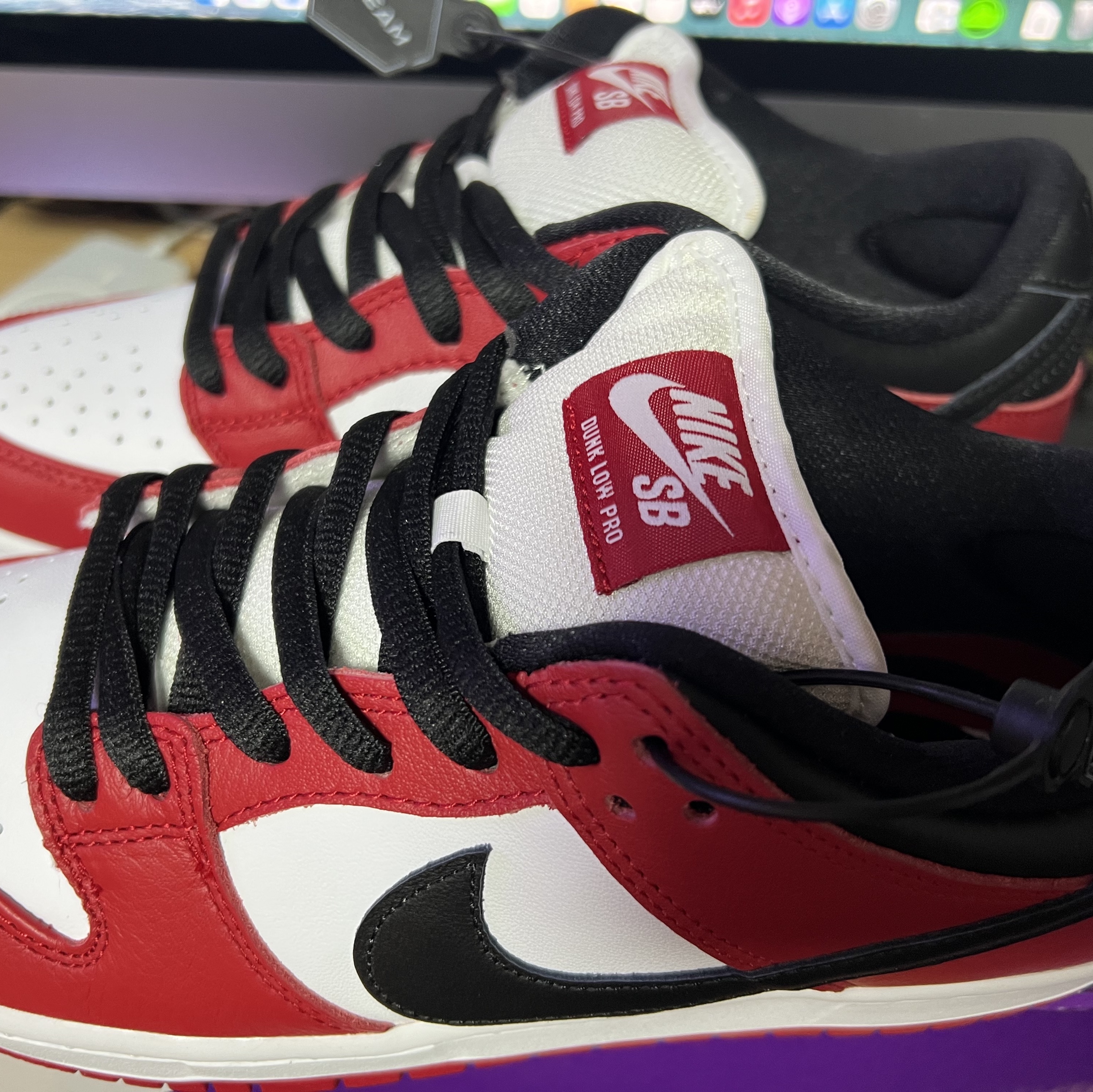 Nike SB Dunk Low Pro Chicago 착용 스타일 - 1