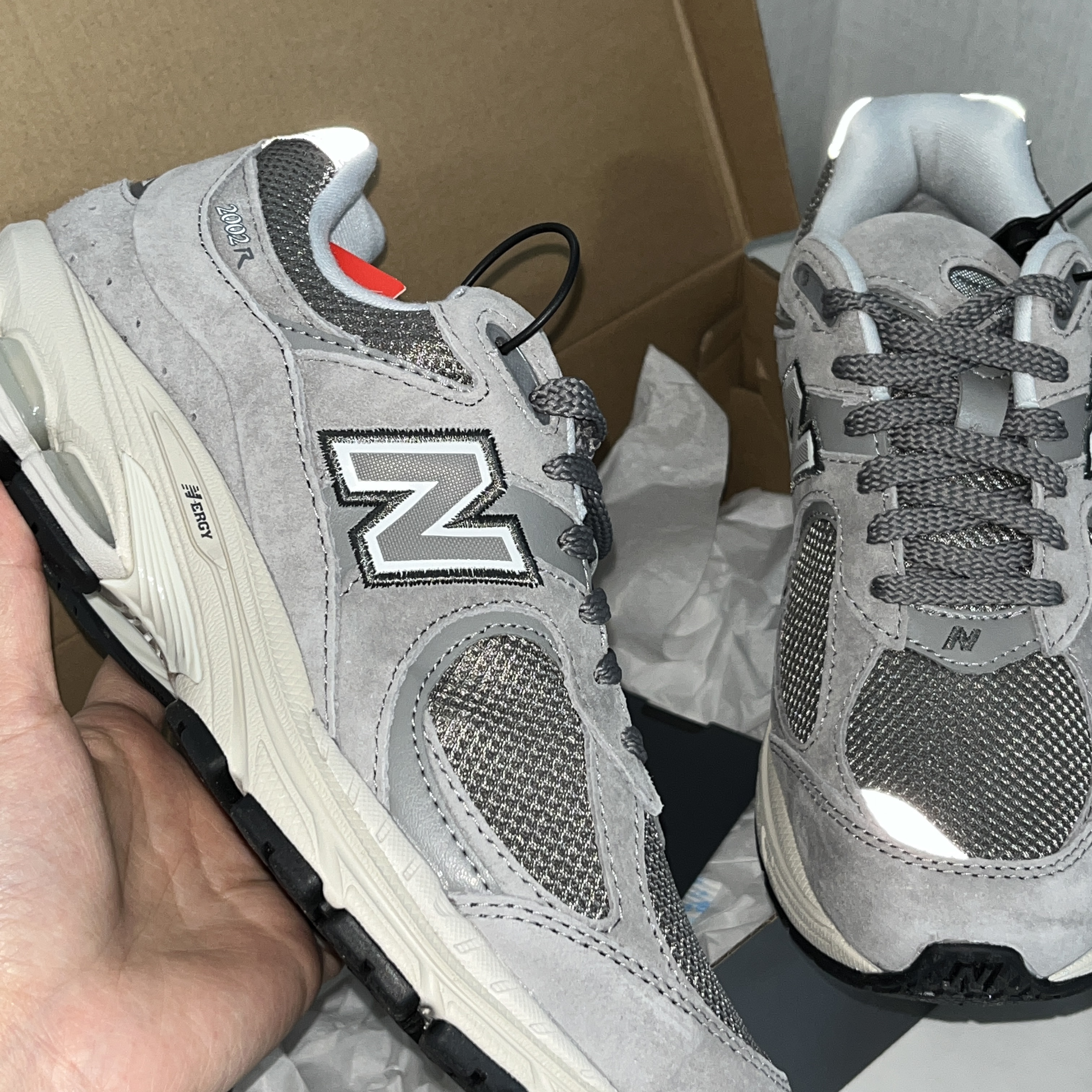 New Balance 2002R Grey 착용 스타일 - 3