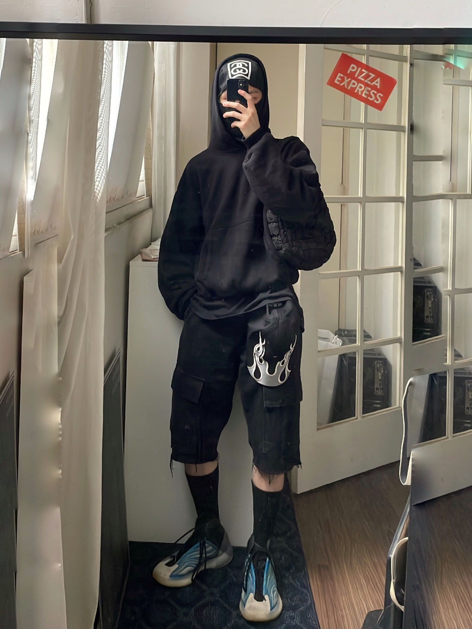 Yeezy Gap Hoodie Black, Yeezy Gap Engineered By Balenciaga Flame Cap Black 착용 스타일