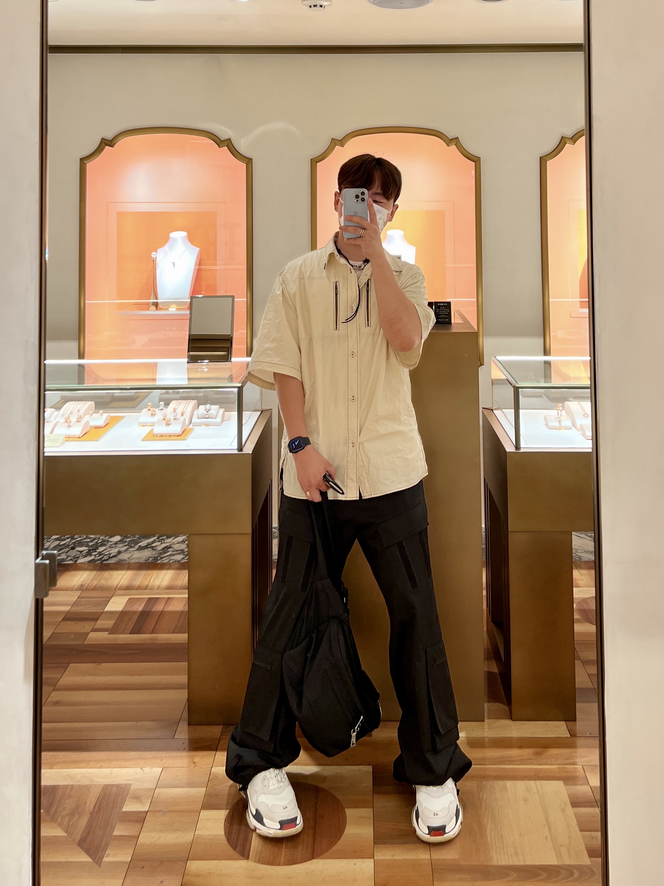 Balenciaga Triple S White Black Red 2019, Our Legacy Ladon Leather Keychain Black 착용 스타일