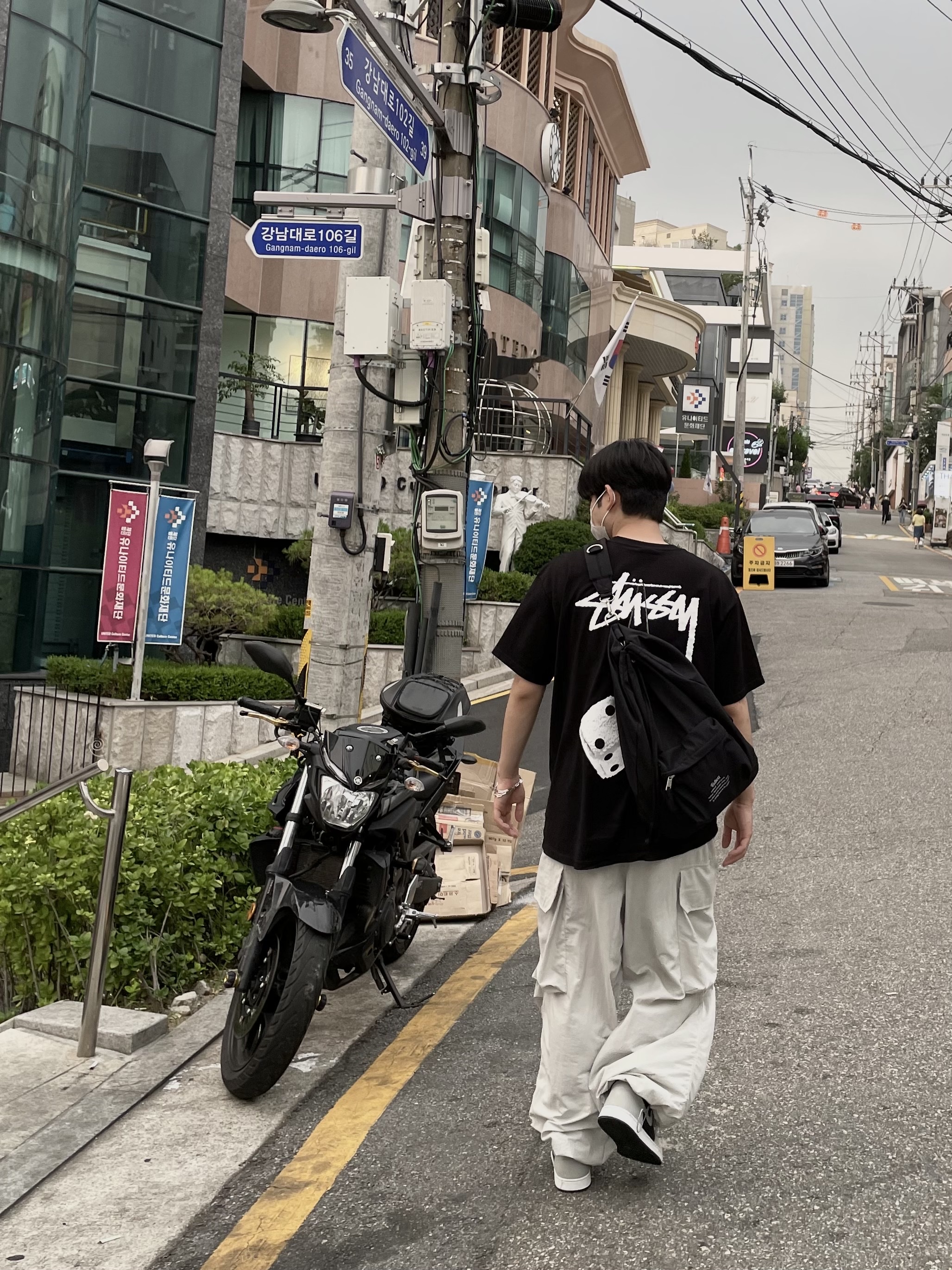 Stussy Fuzzy Dice T-Shirt Black, Jordan 1 Retro High OG Shadow 2.0 착용 스타일 - 5