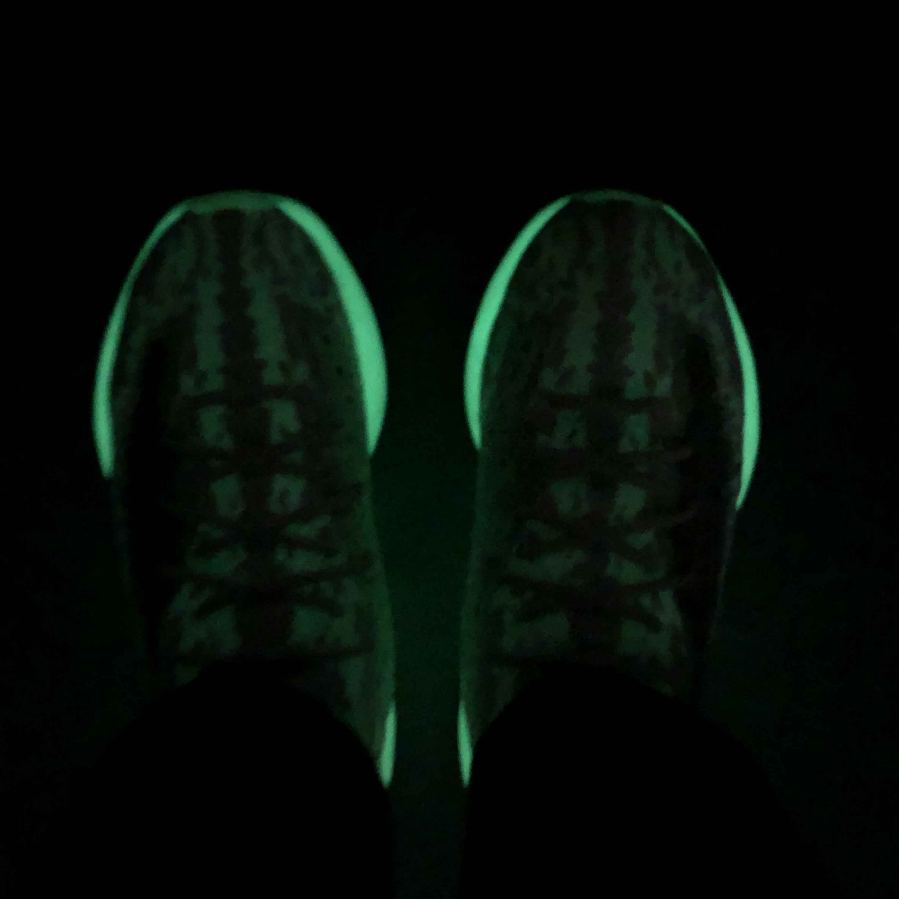 Adidas Yeezy Boost 380 Calcite Glow, Nike Dunk Low Retro PRM Halloween 착용 스타일 - 2