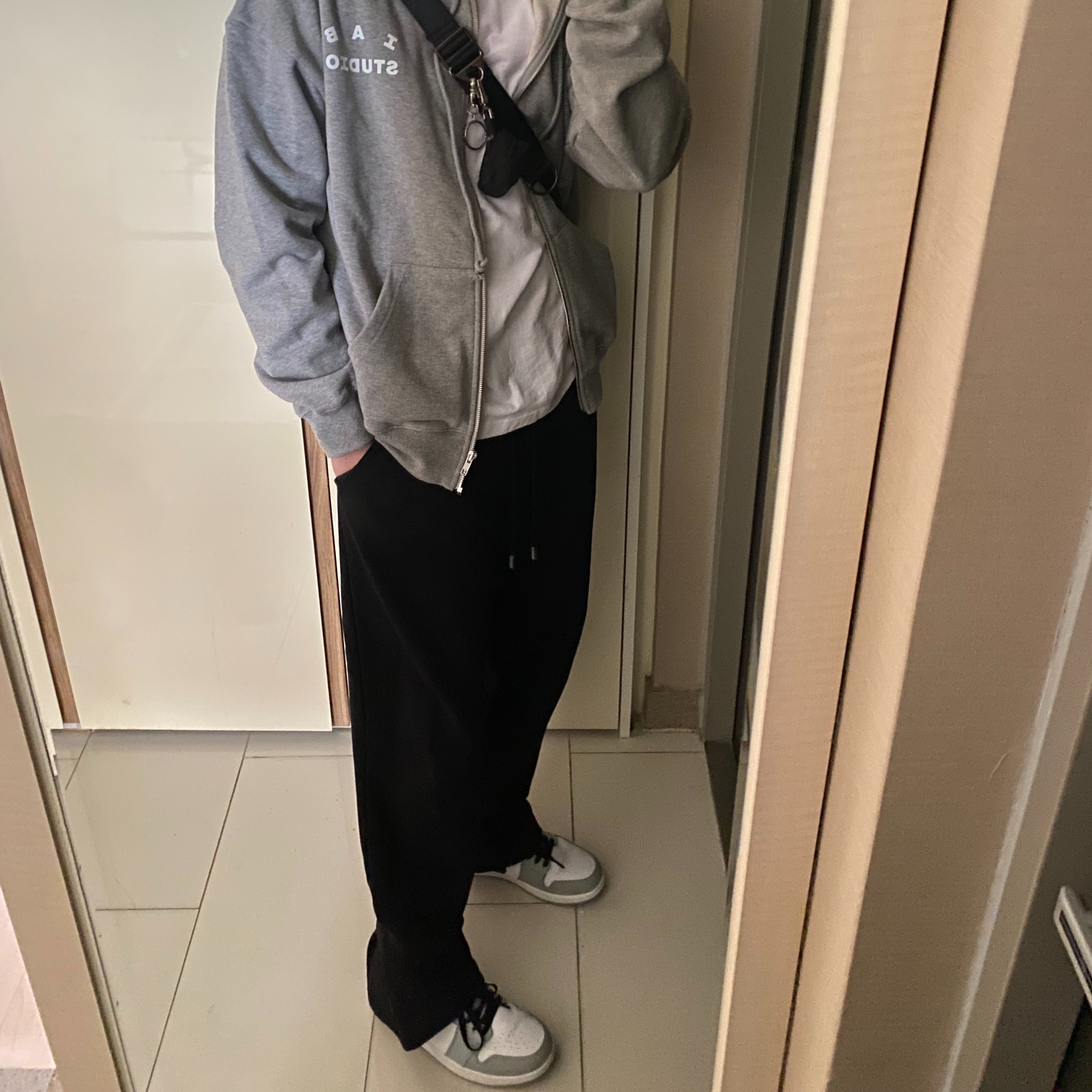 IAB Studio Zip-Up Hoodie Gray - 22FW, Jordan 1 Mid Light Smoke Grey 착용 스타일