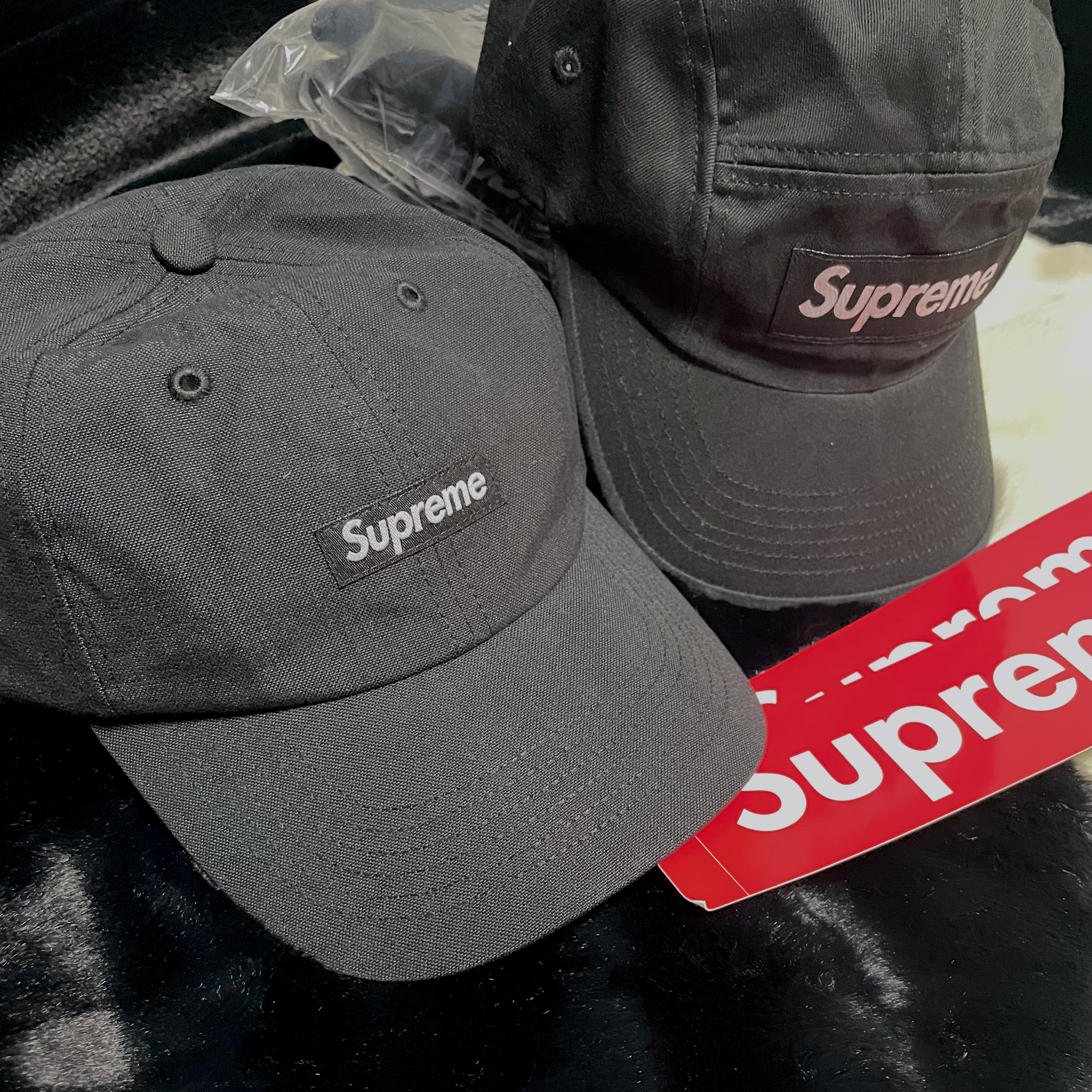 Supreme Brushed Cordura Small Box 6-Panel Black - 22FW, Supreme Washed Chino Twill Camp Cap Black 착용 스타일