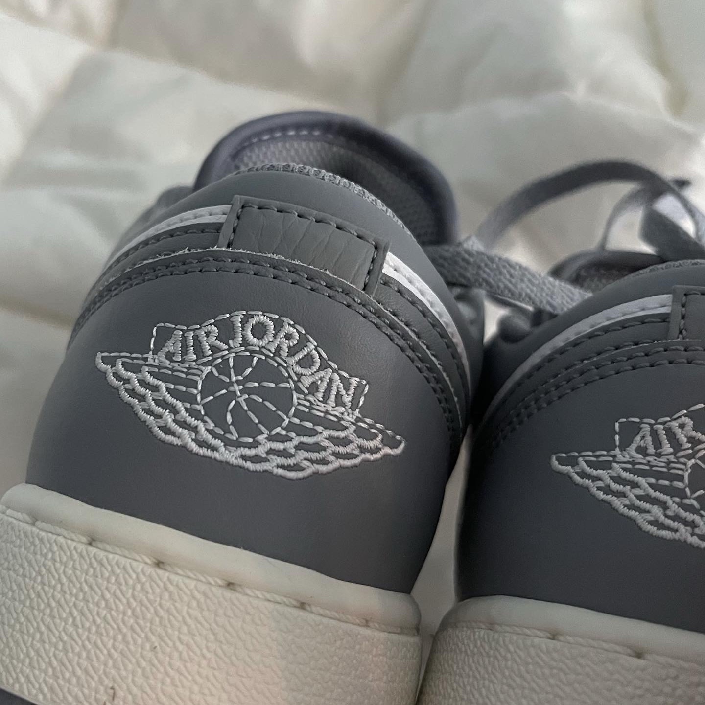 (GS) Jordan 1 Low Stealth and White 착용 스타일 - 2