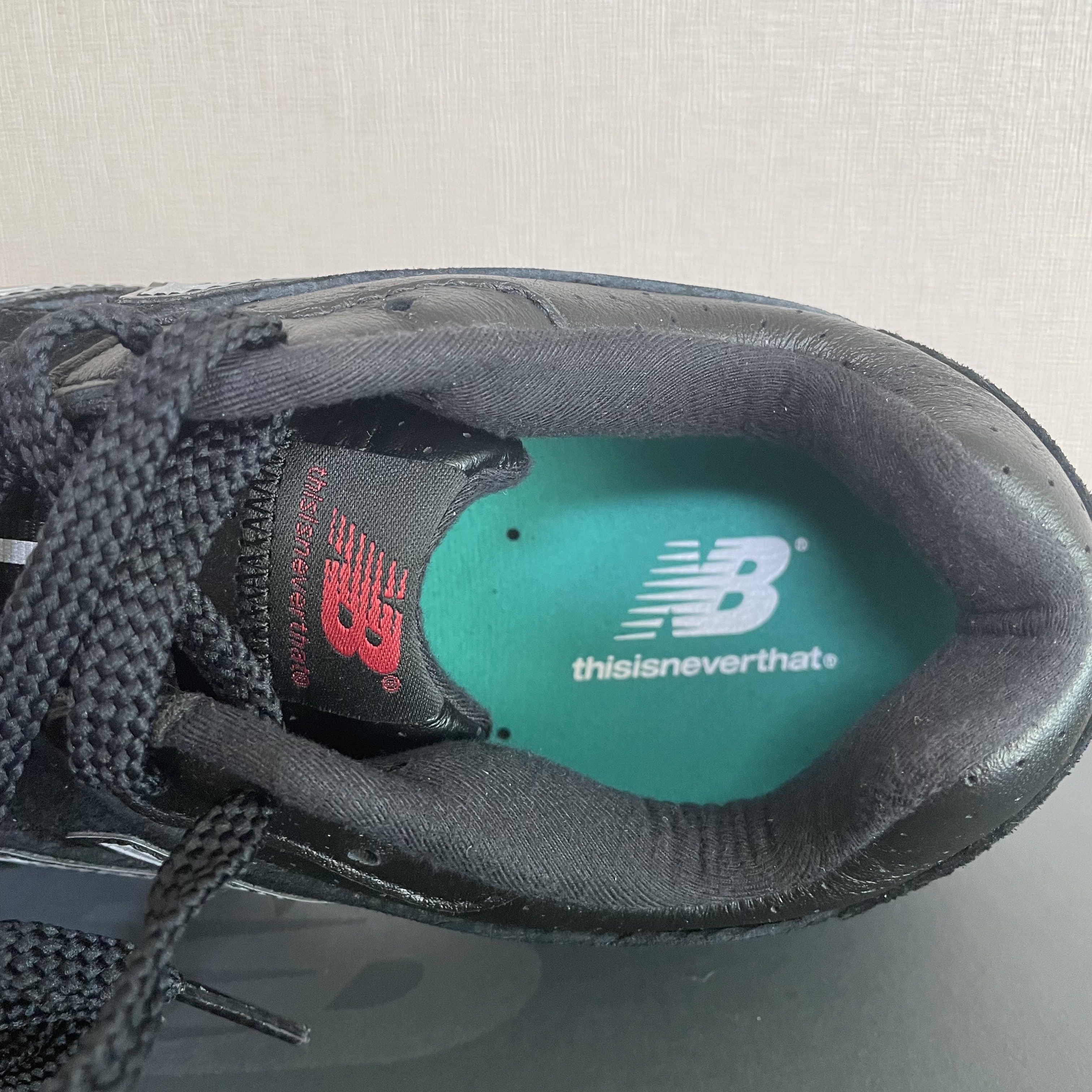 New Balance x Thisisneverthat 860v2 Black 착용 스타일 - 3