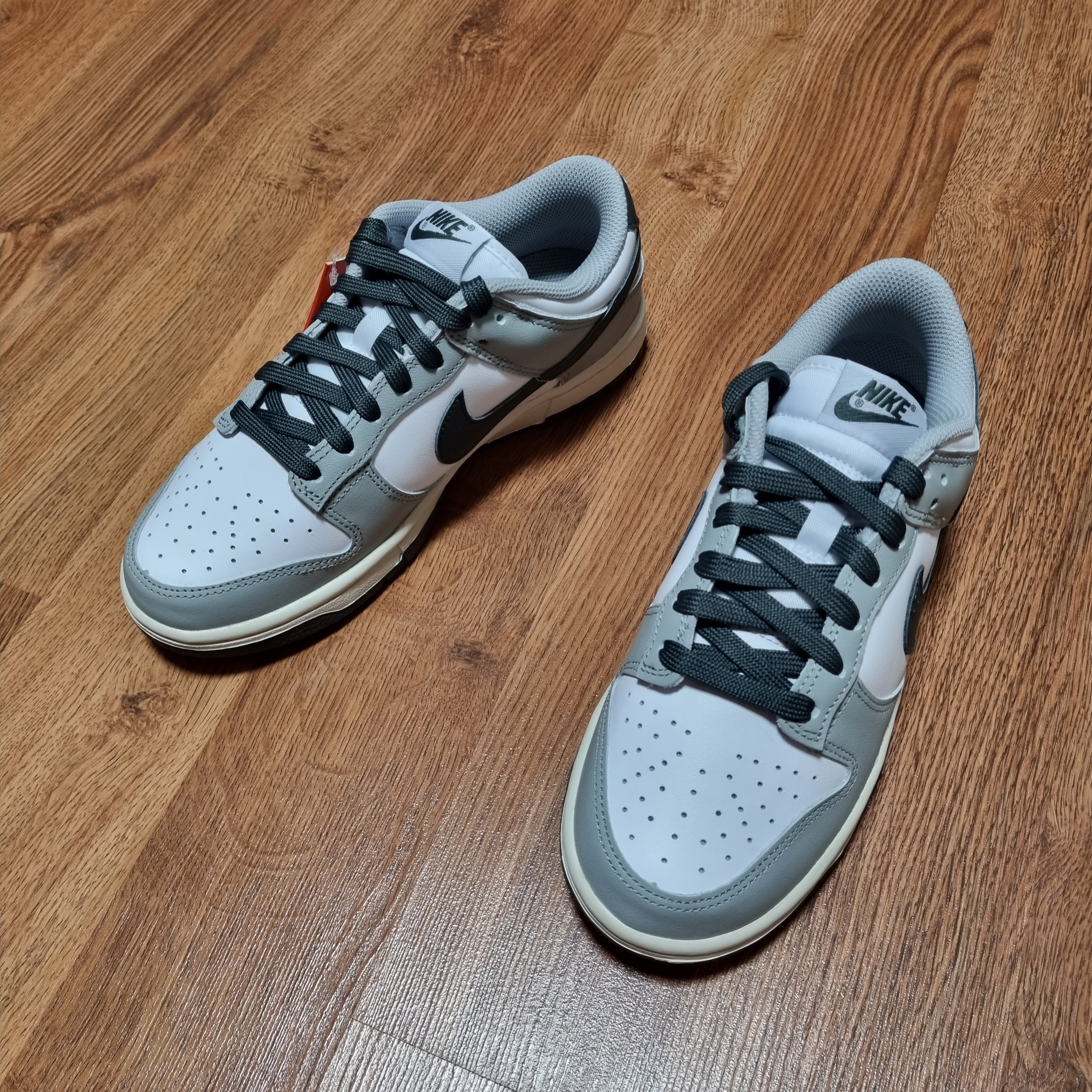 (W) Nike Dunk Low Light Smoke Grey 착용 스타일 - 2