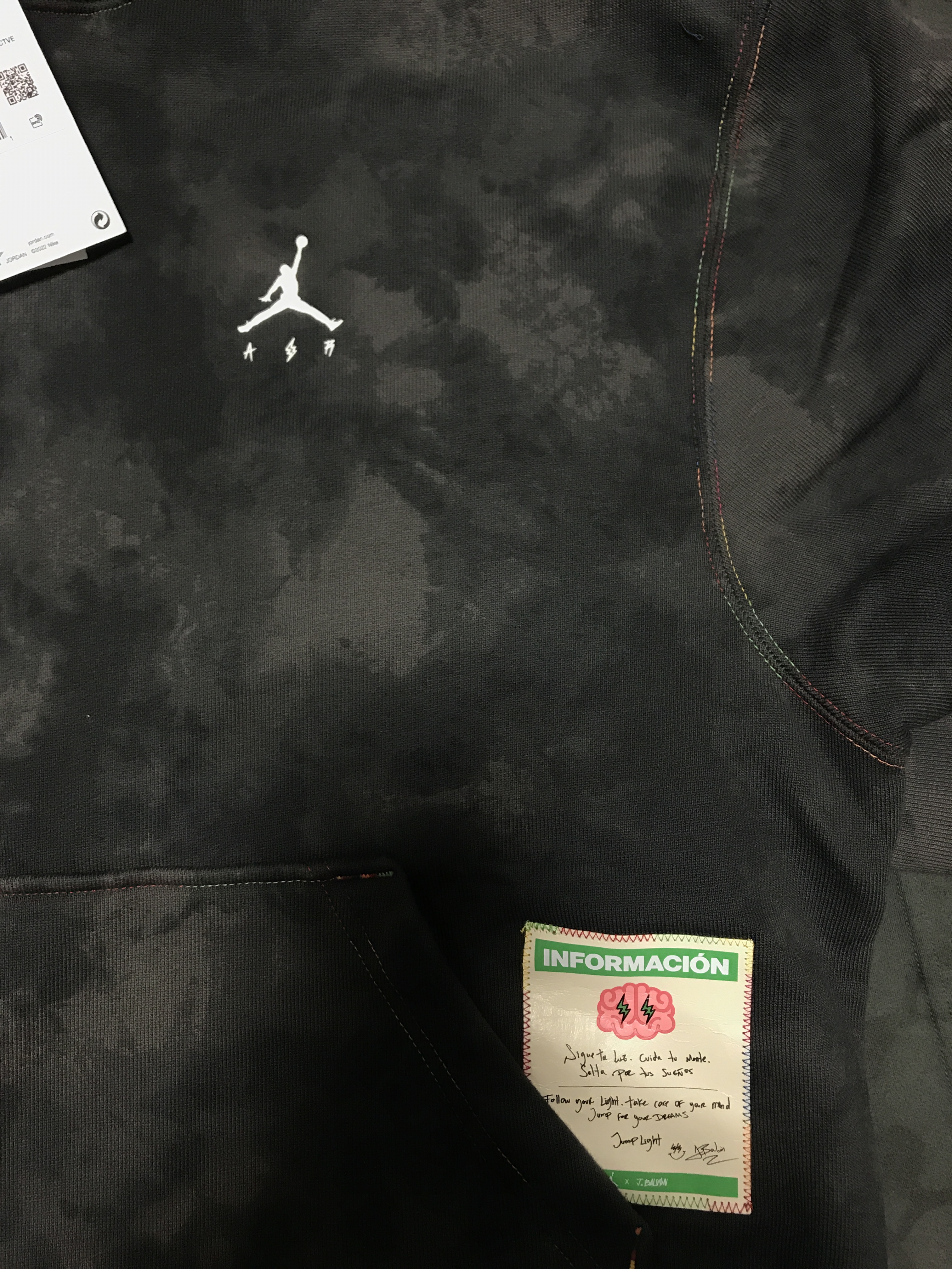 Jordan x J Balvin Hoodie Black - Asia, Jordan x Travis Scott Washed Suede Hoodie Grey 착용 스타일 - 2