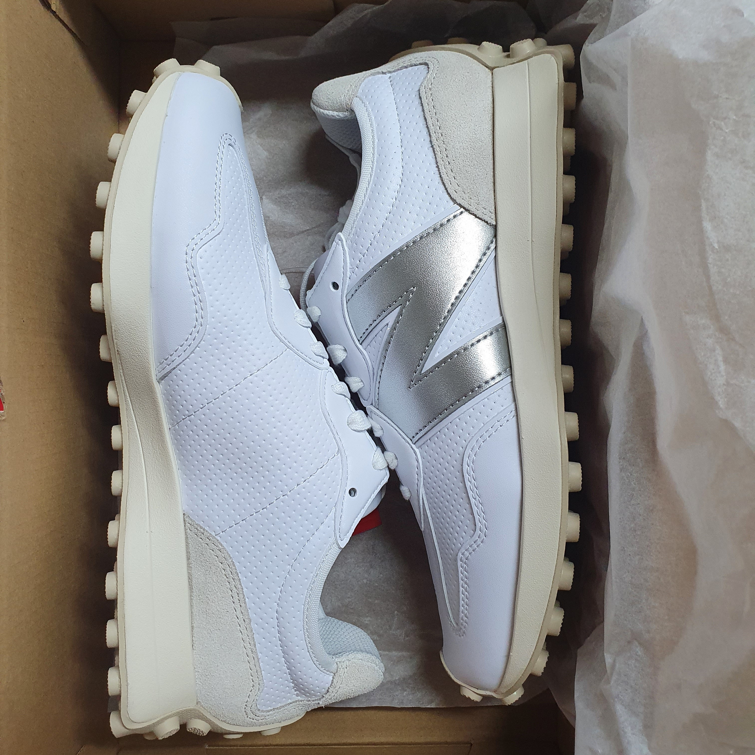 (W) New Balance 327 Golf White 착용 스타일 - 3