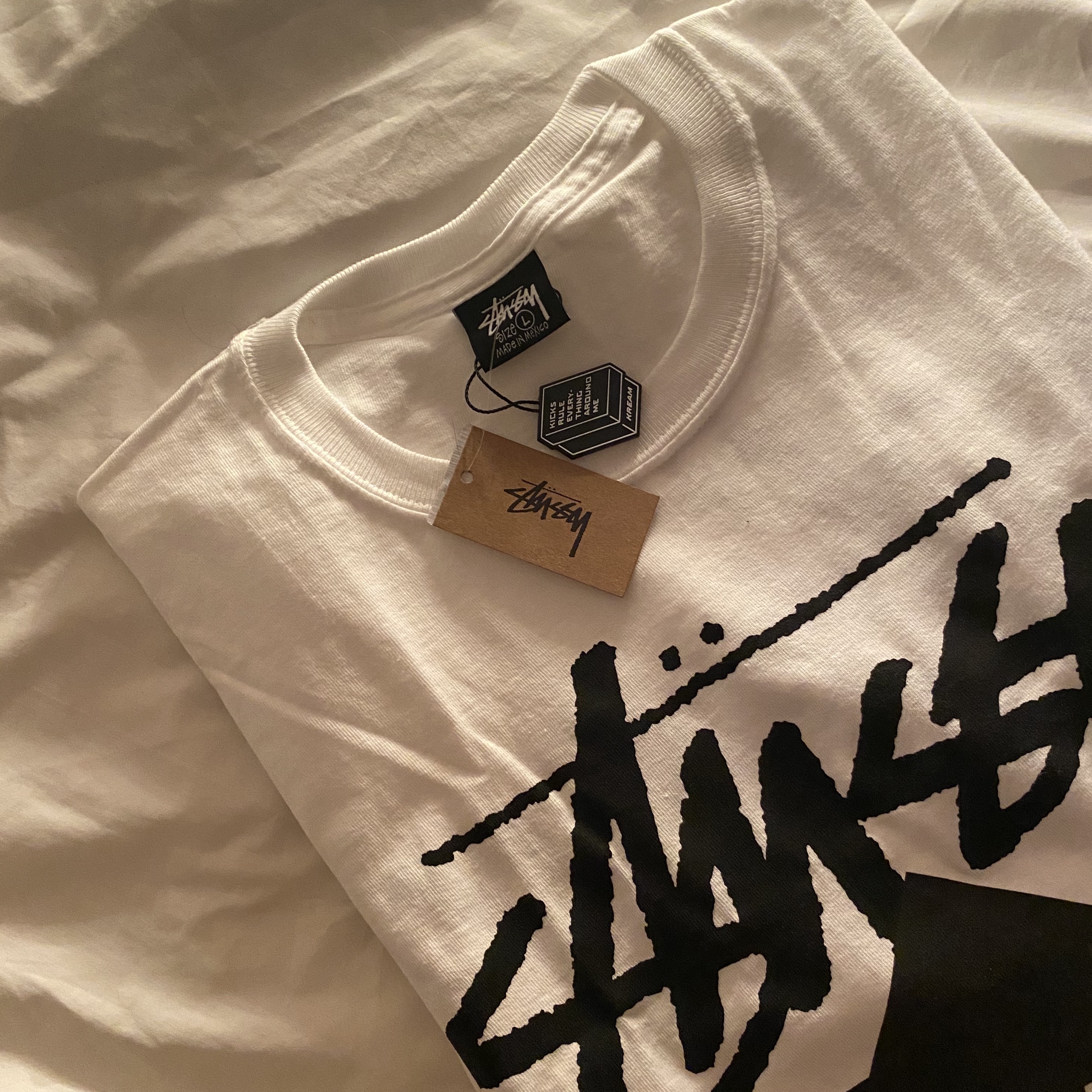 Stussy World Tour T-Shirt Black, Stussy World Tour T-Shirt White 착용 스타일 - 3