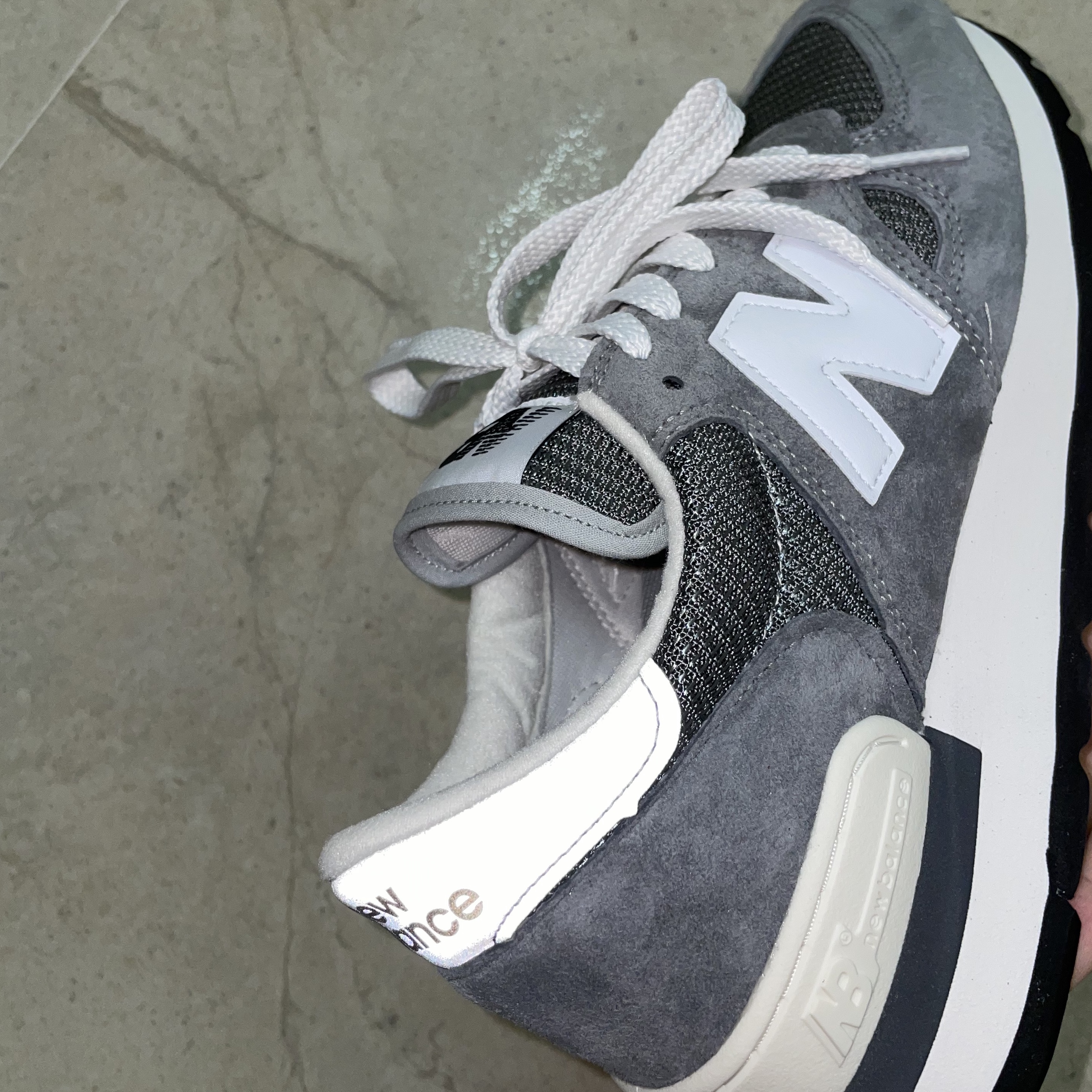 New Balance 990v1 Made in USA Grey White 착용 스타일