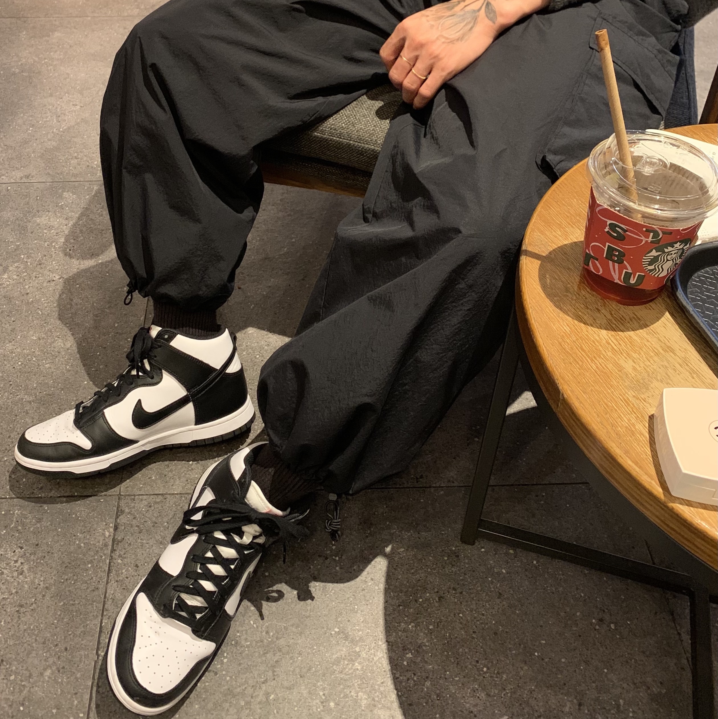 Nike Dunk High Retro Black and White 착용 스타일