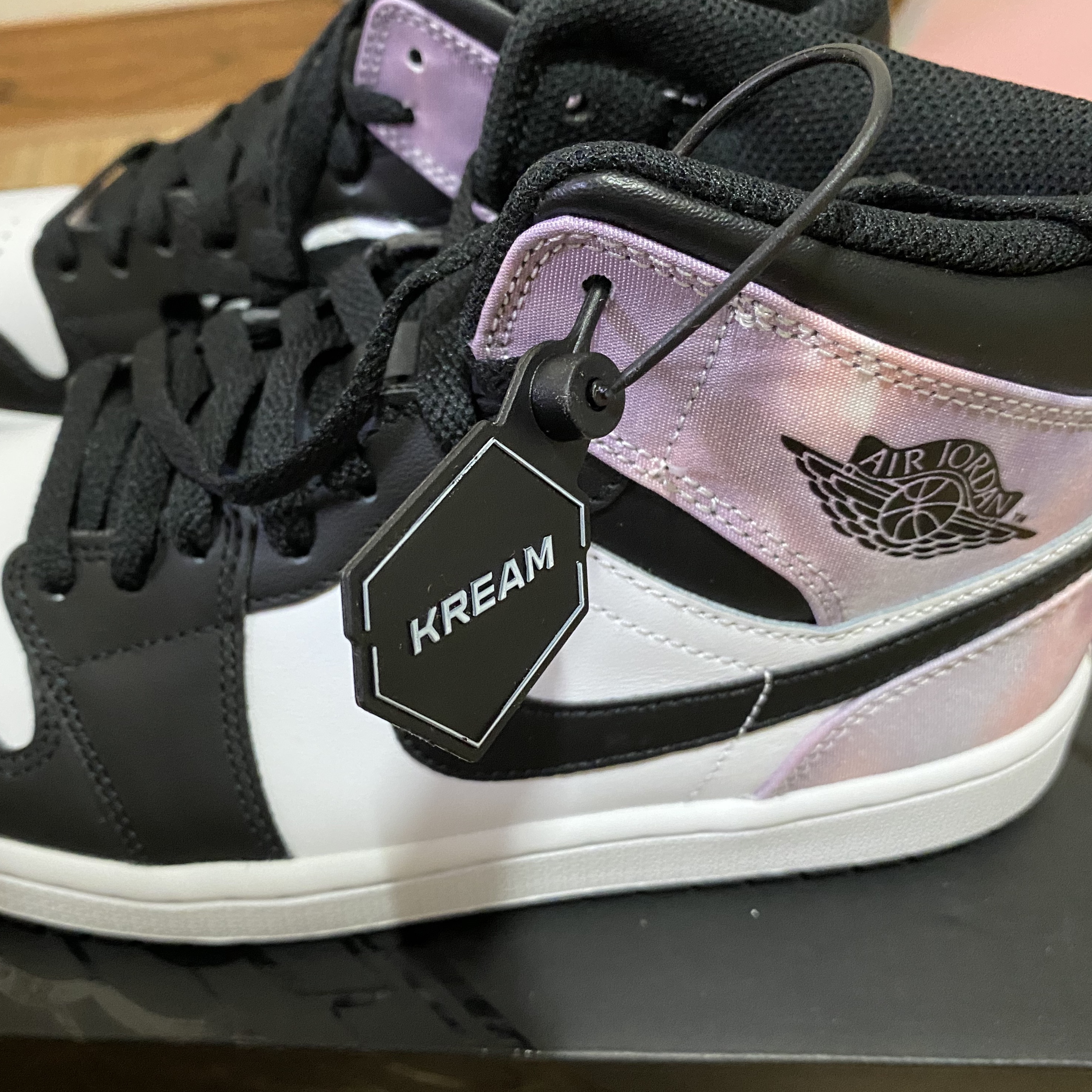 Jordan 1 Mid White Black Tie-Dye 착용 스타일