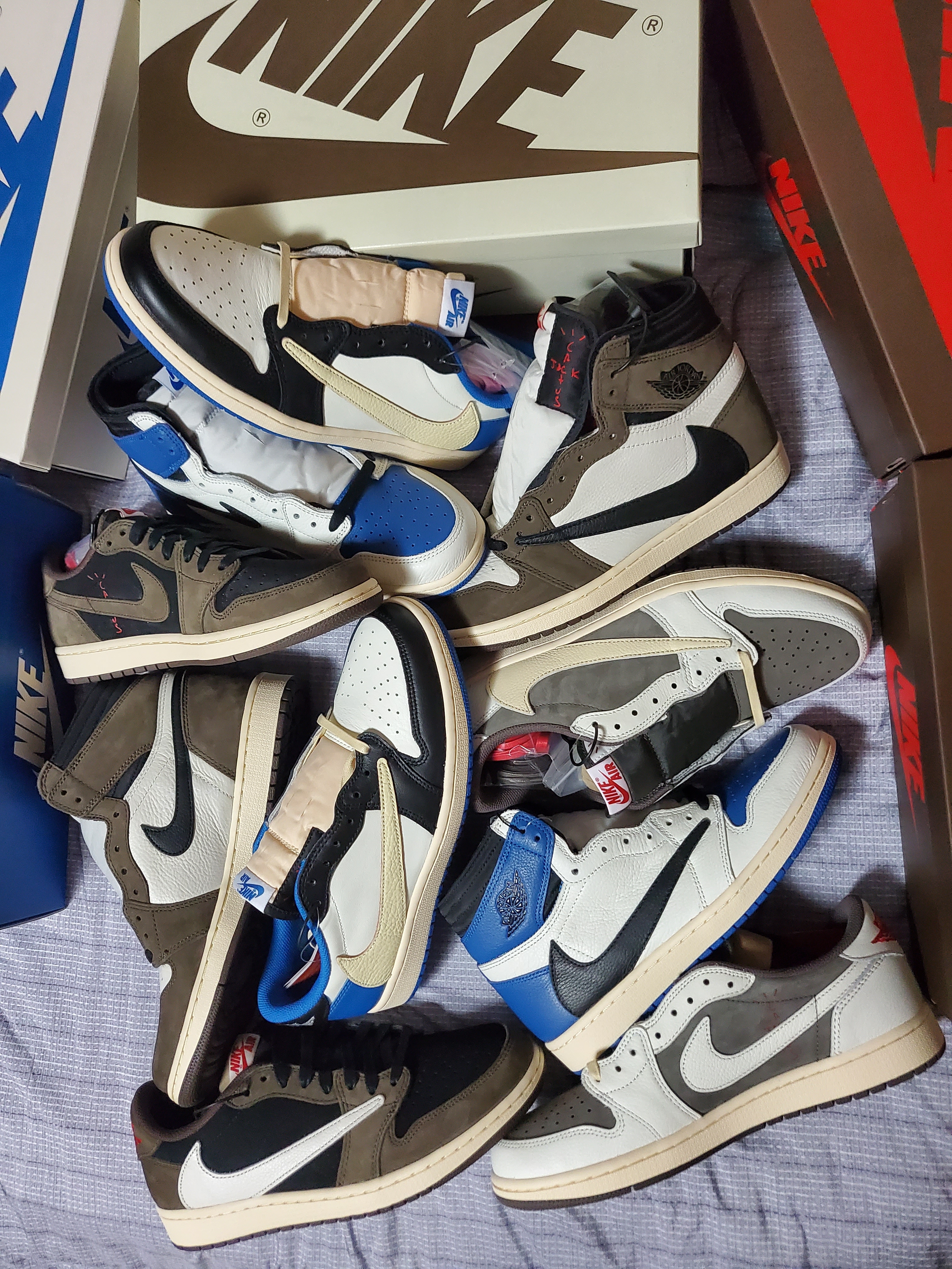 Jordan 1 x Travis Scott x Fragment Retro High OG SP Military Blue, Jordan 1 x Travis Scott Retro High OG SP Mocha 착용 스타일