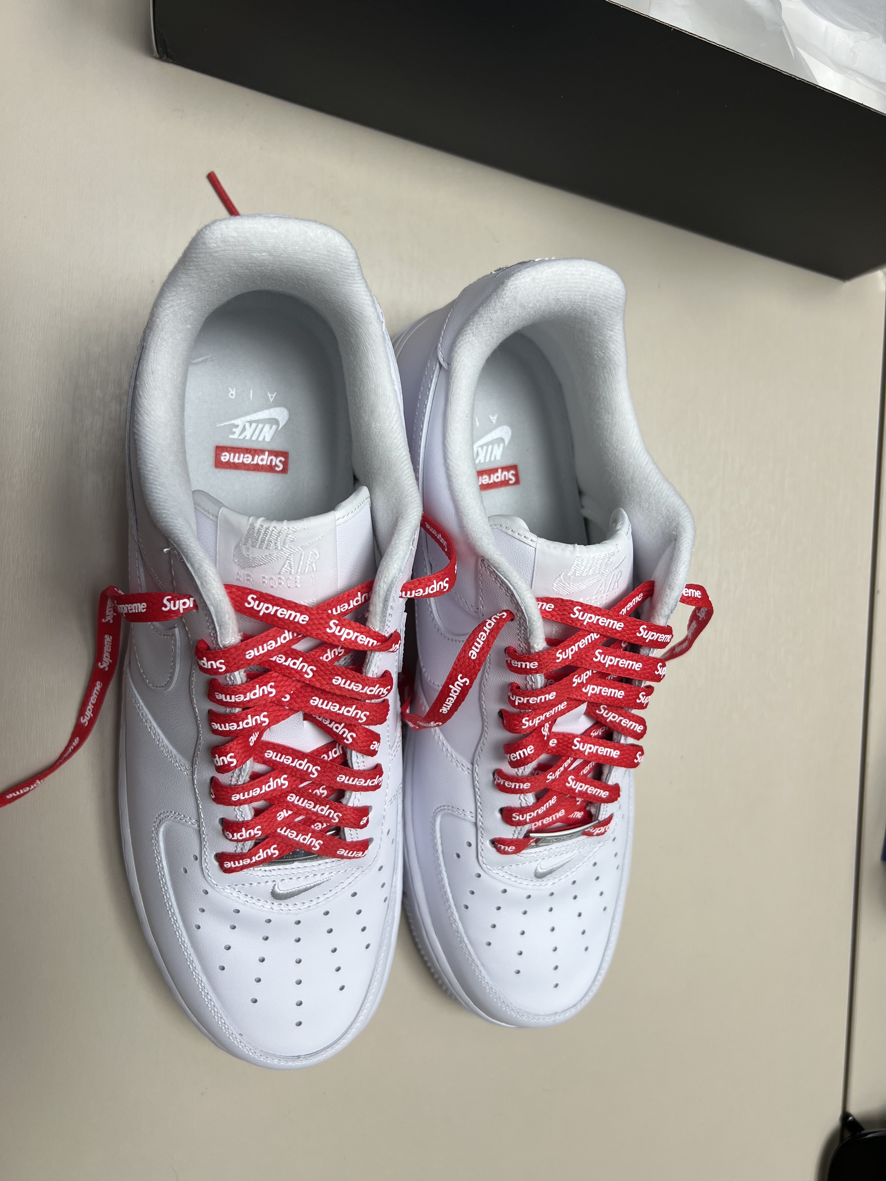 Nike x Supreme Air Force 1 Low White, Nike Dunk Low Retro SE Jackpot Grey Fog 착용 스타일 - 1