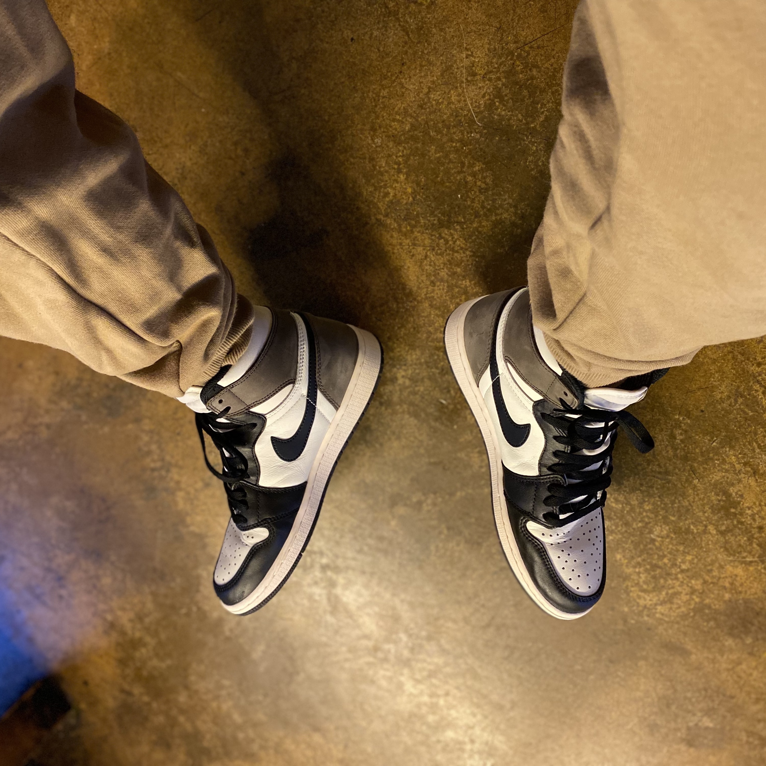 Jordan 1 Retro High OG Black Mocha 착용 스타일 - 1
