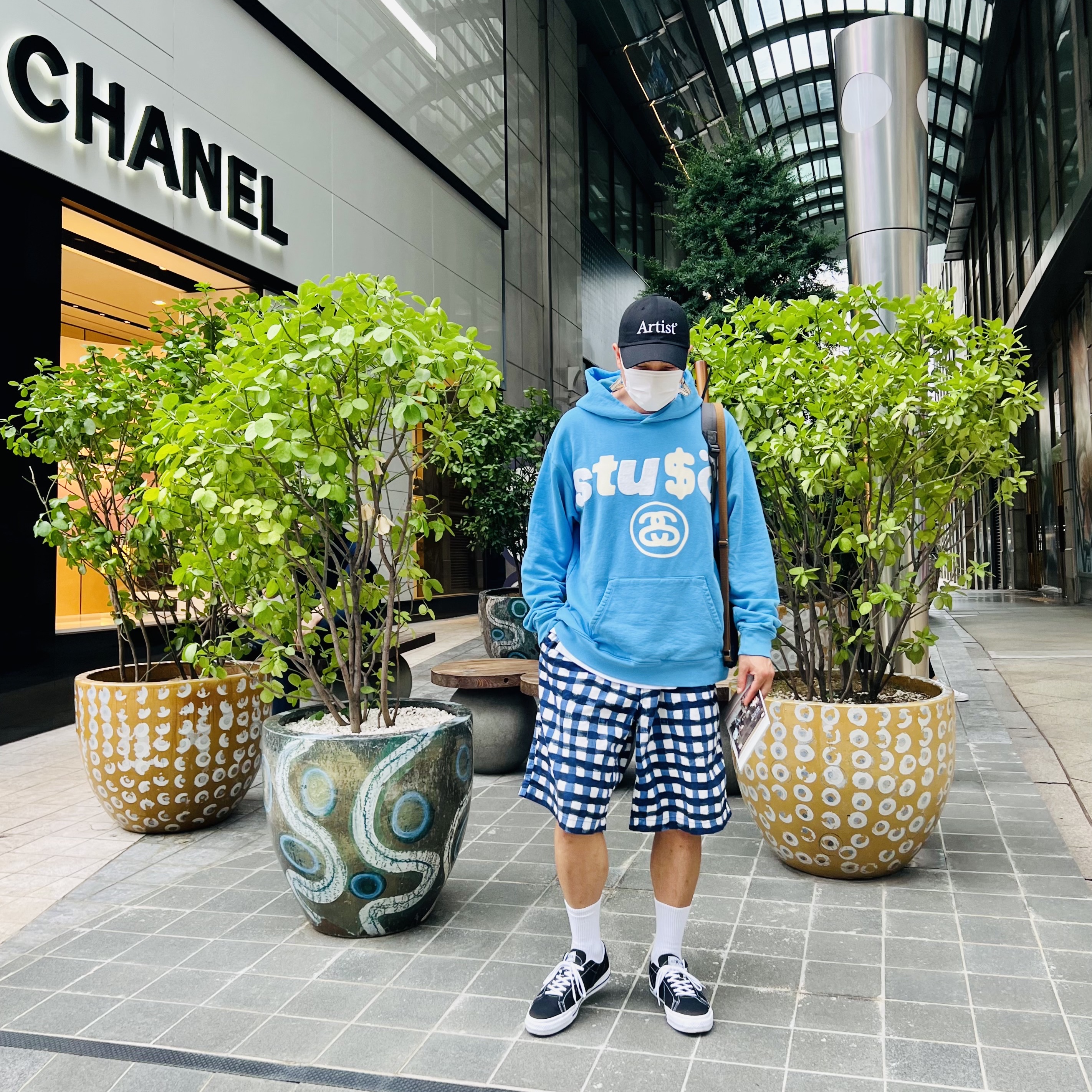 Stussy x Cactus Plant Flea Market 8 Ball Pigment Dyed Hoodie Blue, Uniqlo x Marni Wide Fit Boxy Short Pants Pattern Blue 착용 스타일 - 1