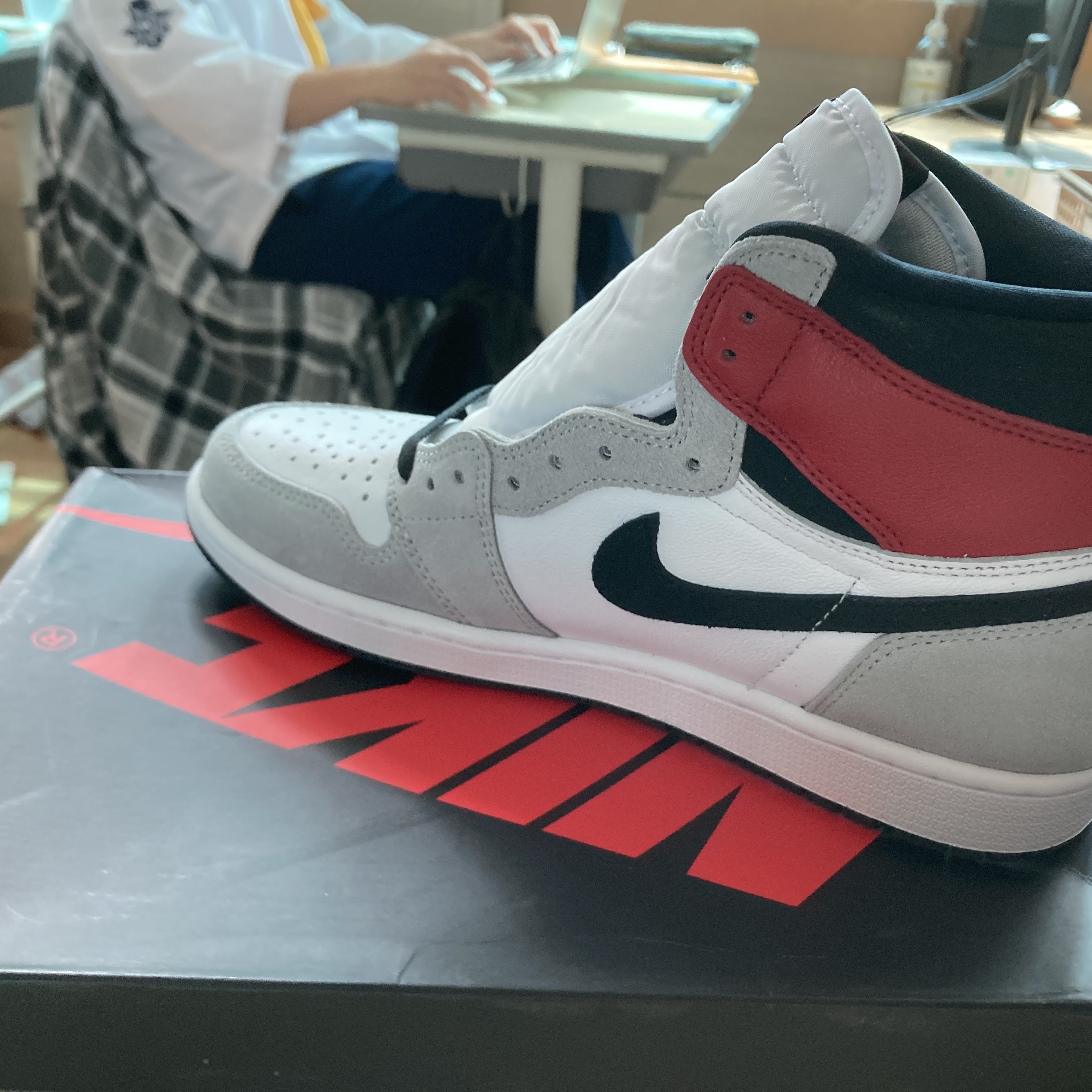 Jordan 1 Retro High OG Light Smoke Grey 착용 스타일