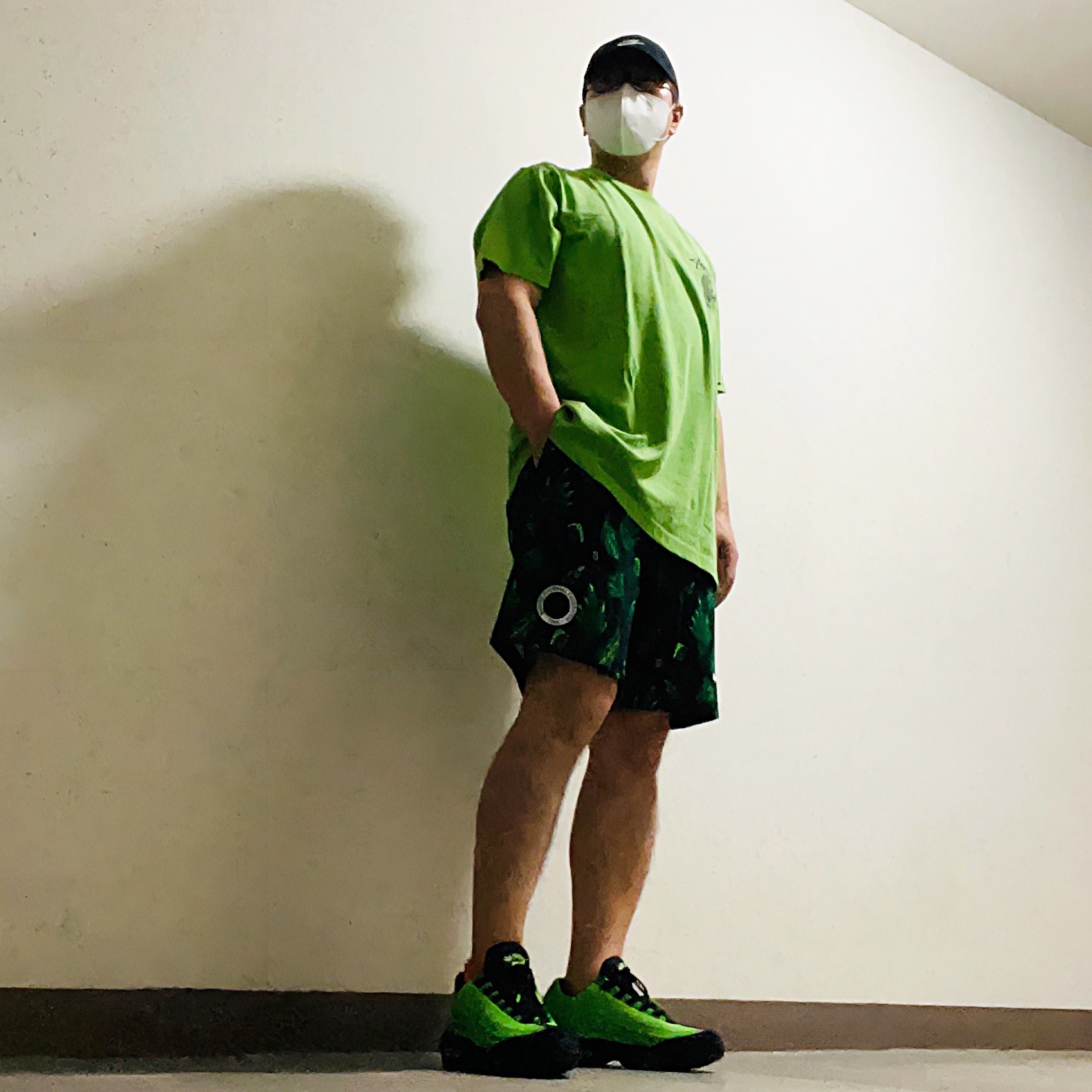 Nike Air Max 95 Nigeria, Stussy Peace Hand Pigment dyed T-Shirt Green 착용 스타일