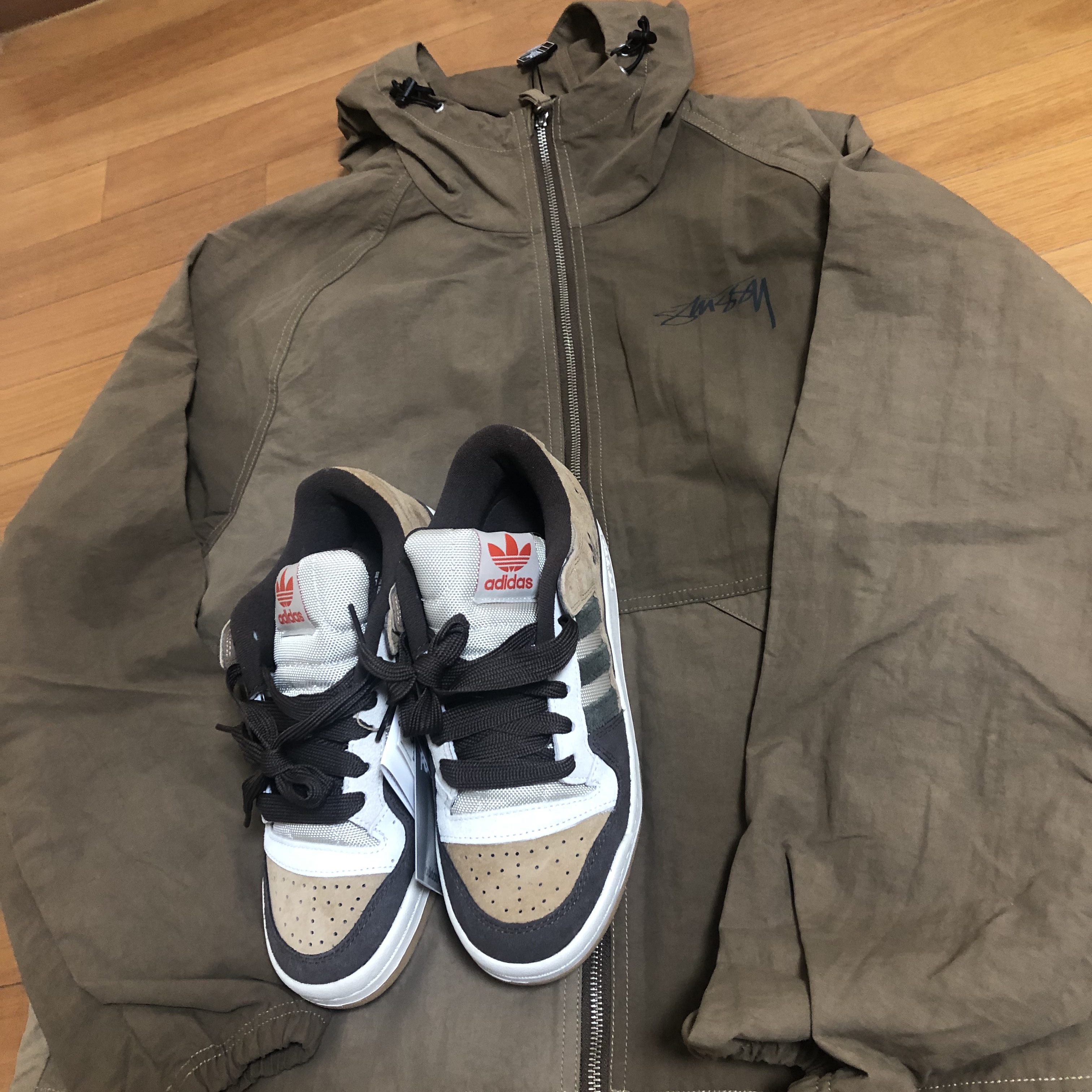 Stussy Wave Dye Beach Shell Jacket Brown, Adidas OG Forum 84 Low Alumina Branch 착용 스타일