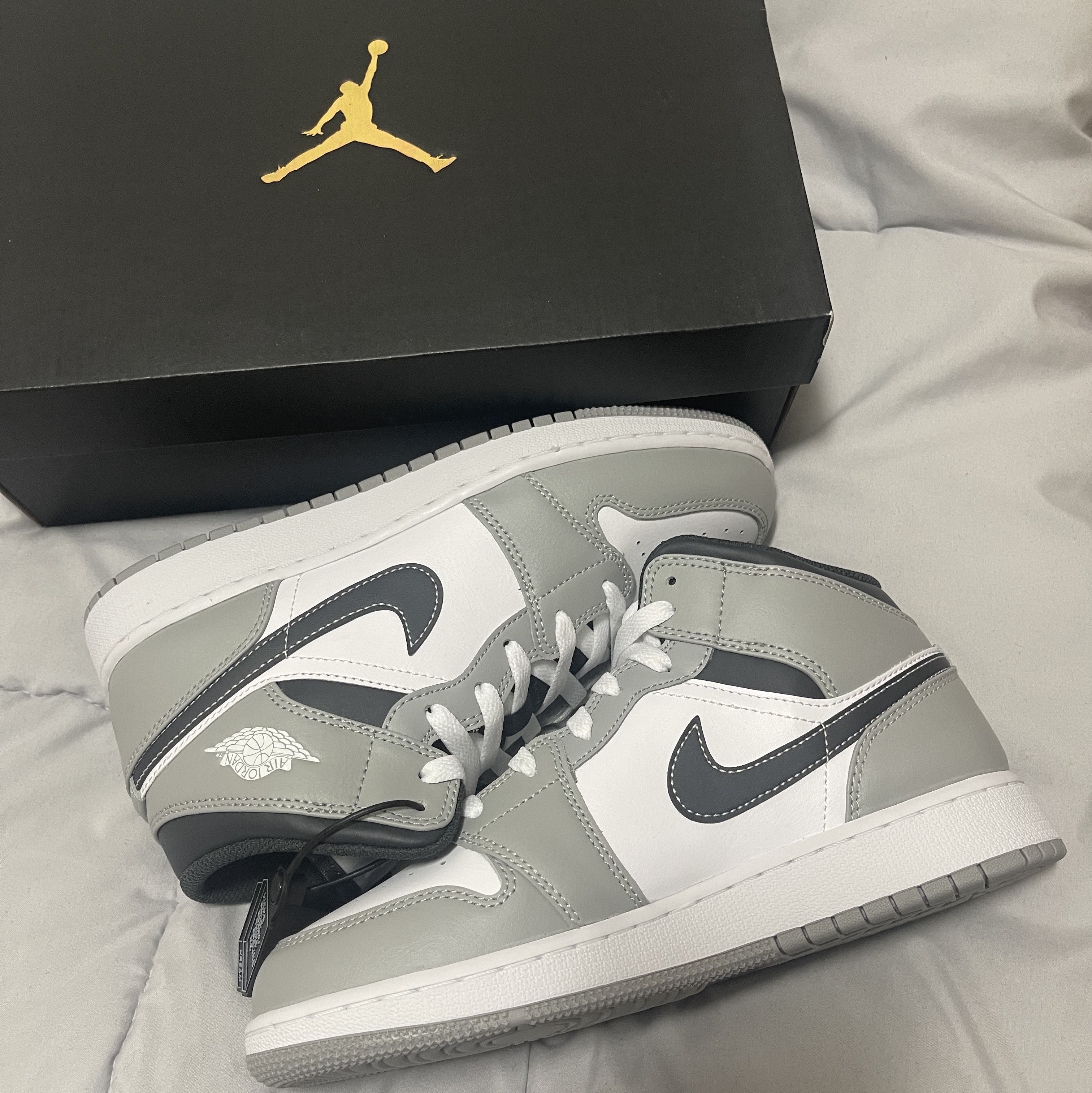 Jordan 1 Mid Light Smoke Grey Anthracite 착용 스타일