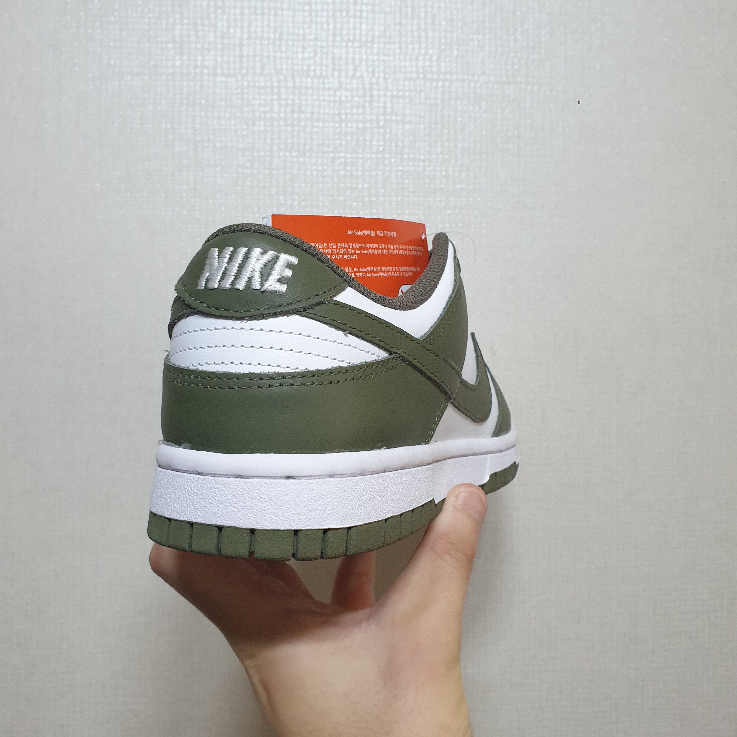 (W) Nike Dunk Low Medium Olive 착용 스타일 - 3
