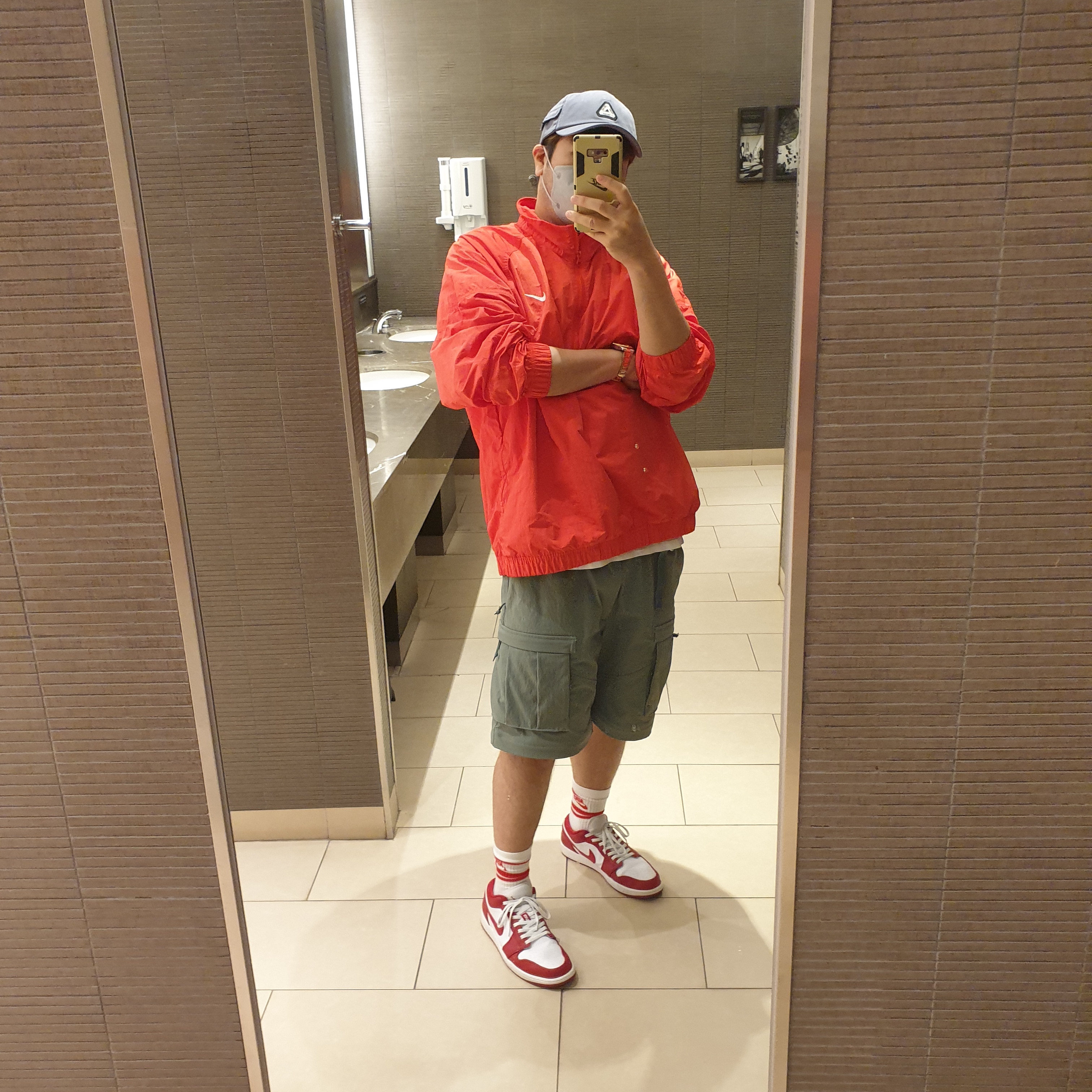 Nike x Stussy Windrunner Jacket Habanero Red, Nike ACG Smith Summit Cargo Pants Clay Green - Asia 착용 스타일