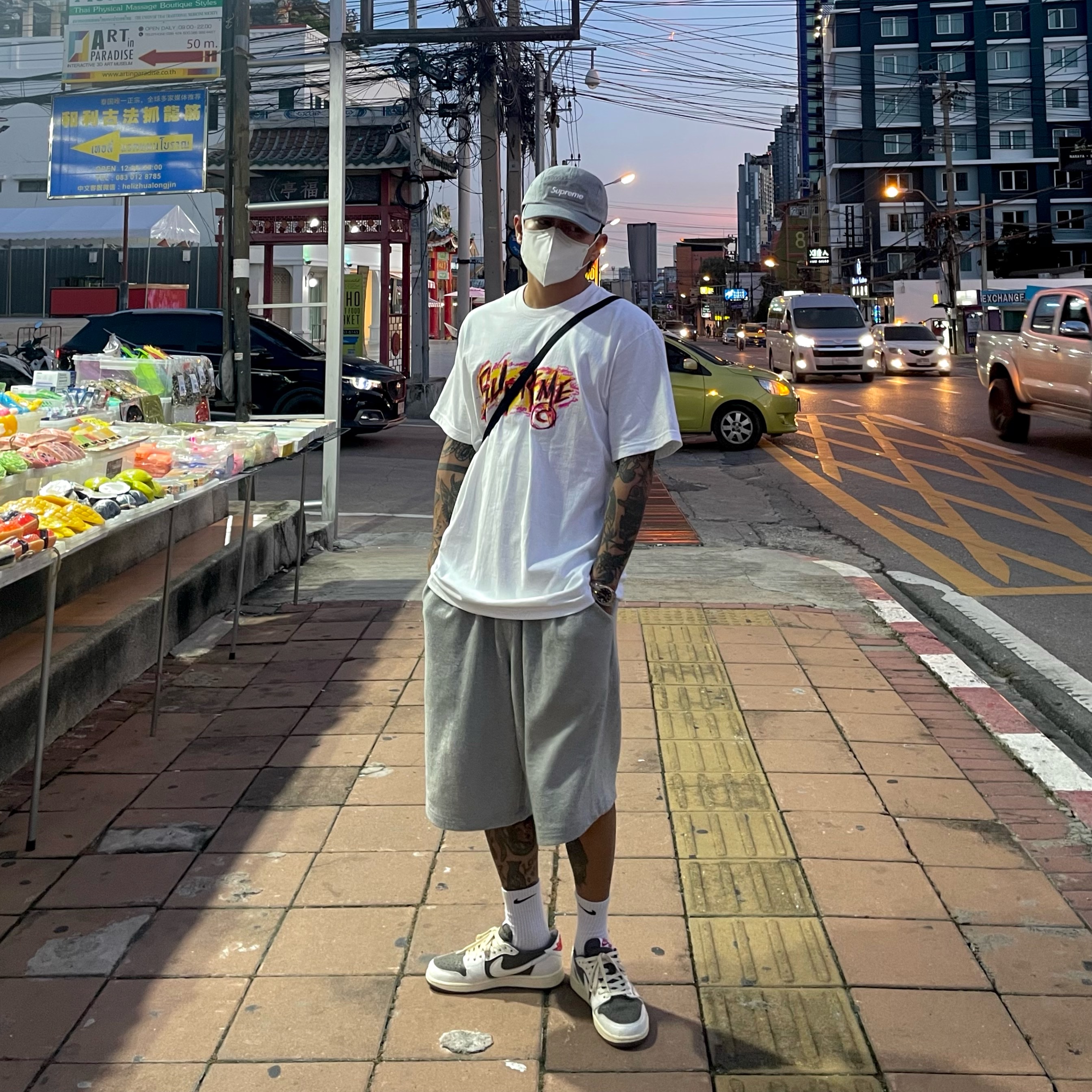 Supreme Washed Chino Twill Camp Cap Grey - 22SS, Supreme Scratch T-Shirt White - 20FW 착용 스타일