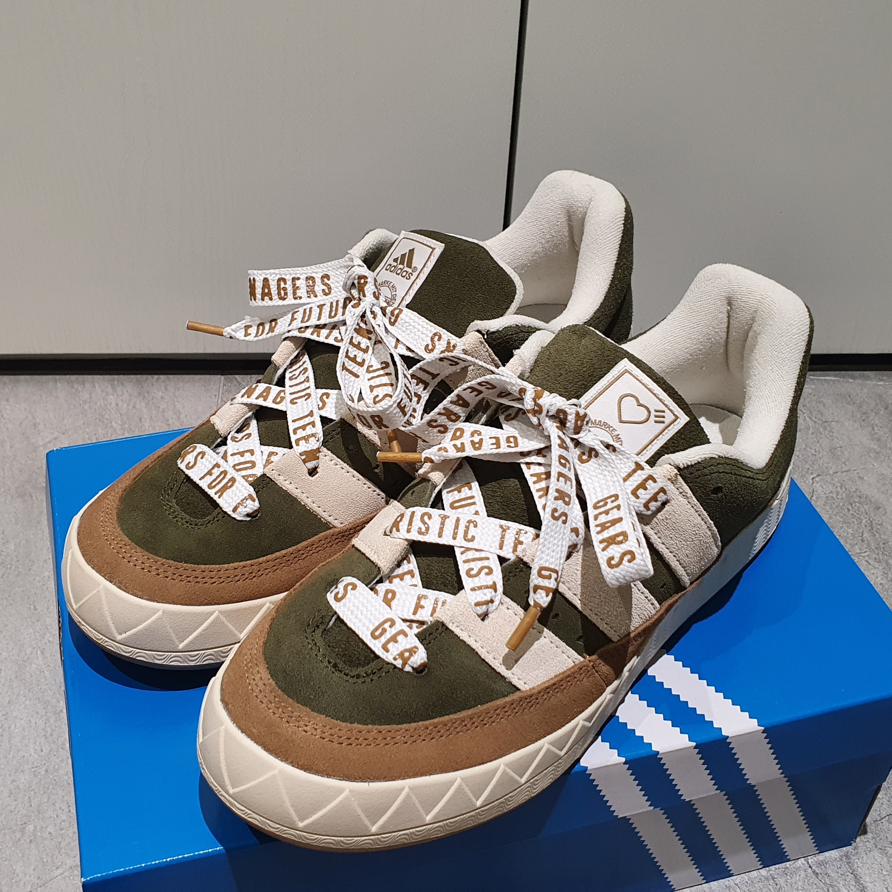 Adidas x Human Made Adimatic Brown 착용 스타일 - 2