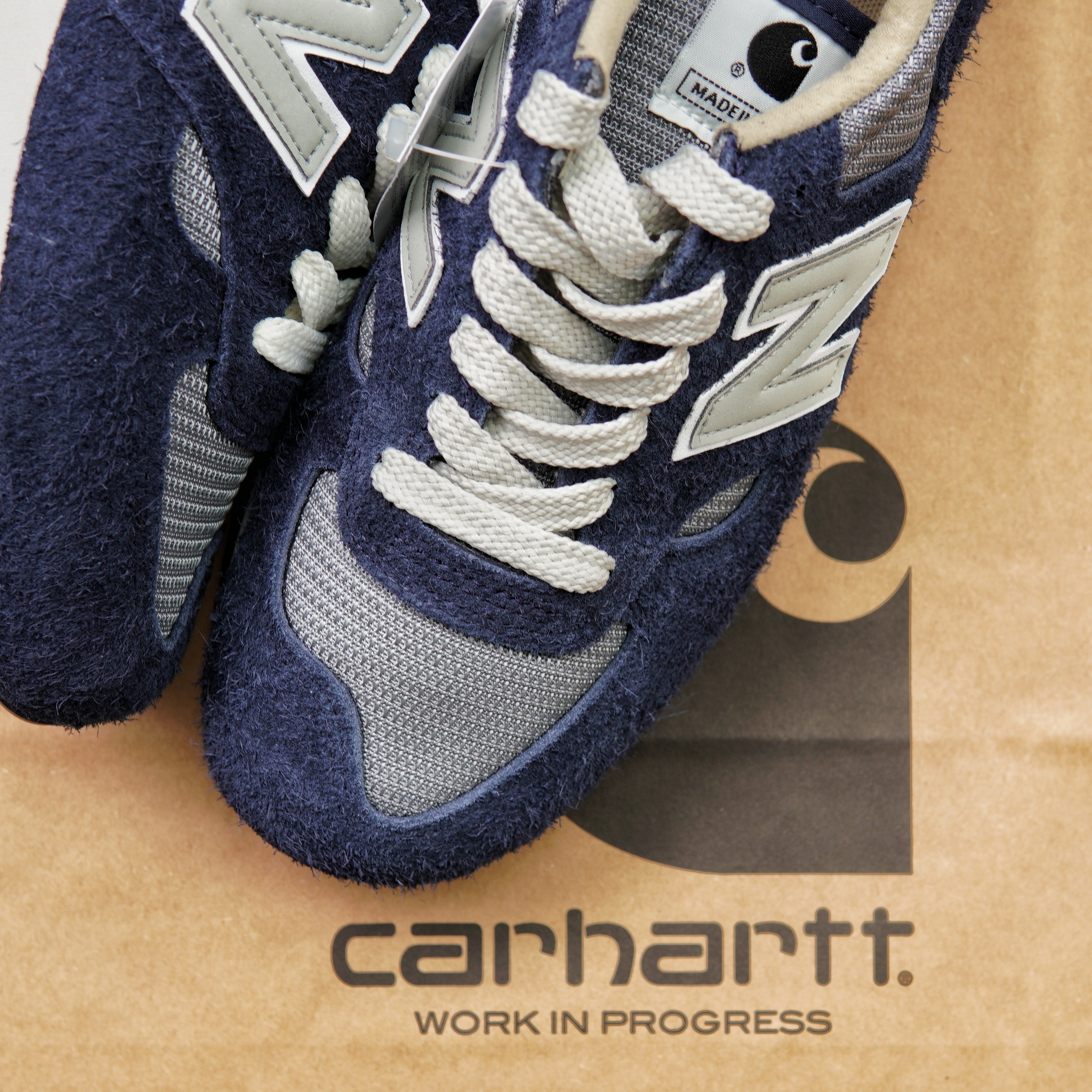 New Balance x Carhartt WIP 990v1 Made in USA Sculpture Center 착용 스타일