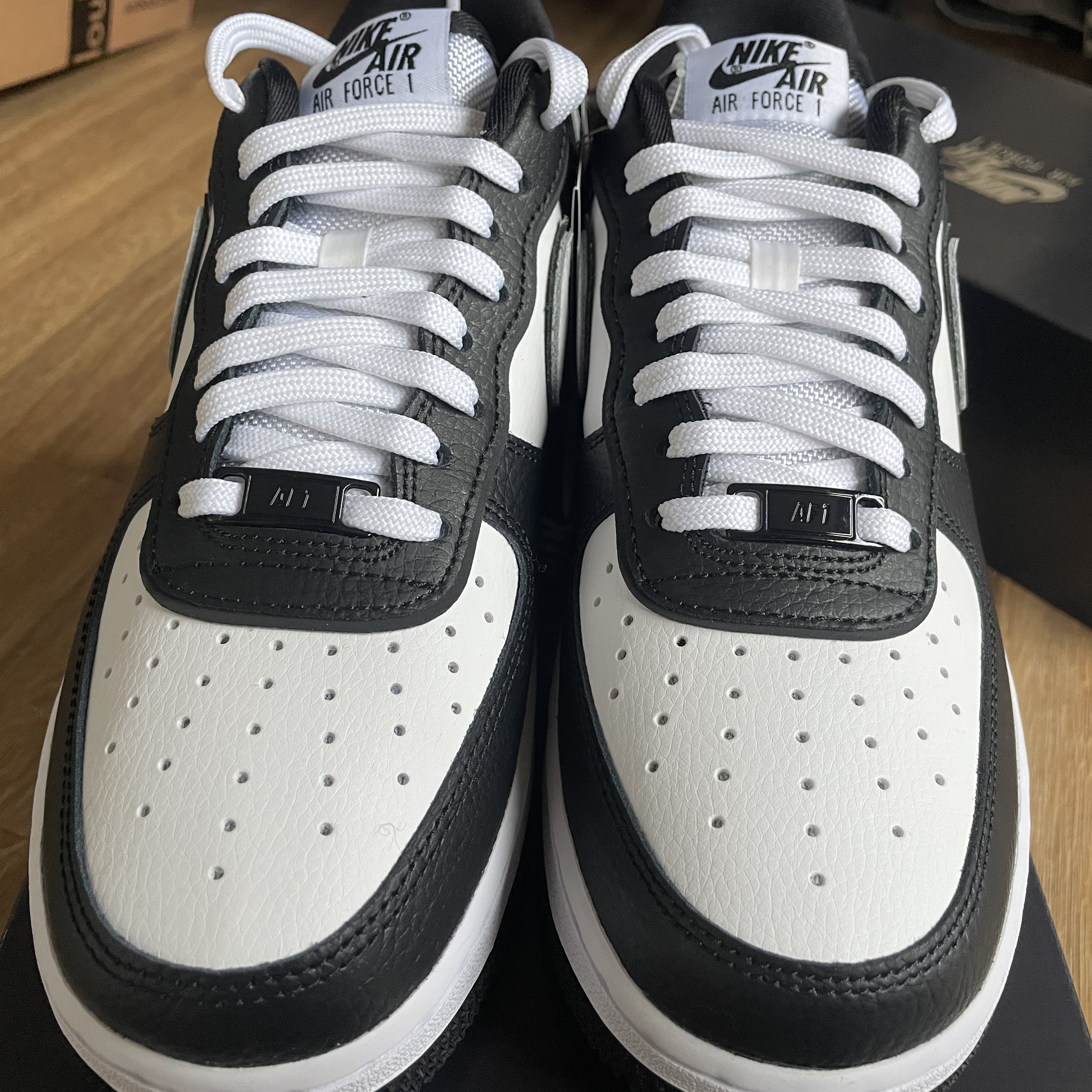 Nike Air Force 1 '07 LV8 White Black 착용 스타일 - 2