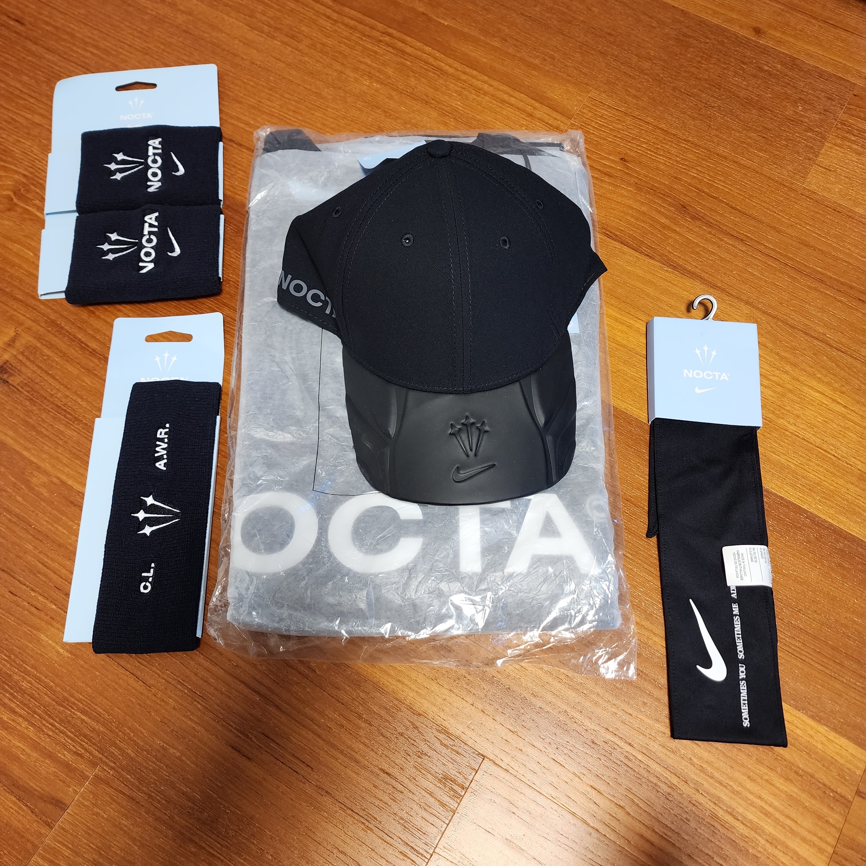 Nike x Drake Nocta NRG Legacy 91 Cap Black, Nike x Drake Nocta NRG Essential Short Sleeve Top Black - Asia 착용 스타일