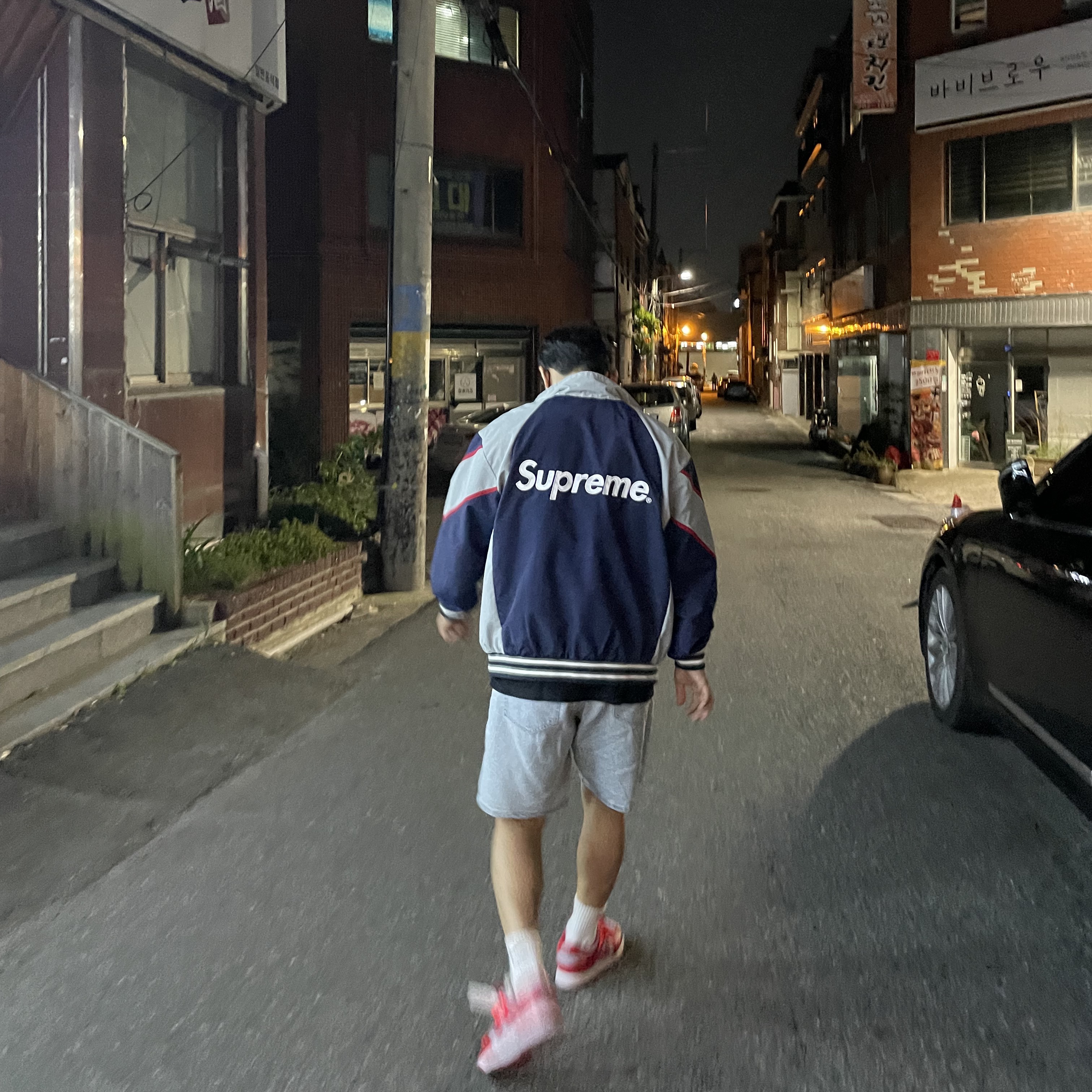Supreme x New York Yankees Track Jacket Navy - 21FW, Nike x Off-White Dunk Low University Red 착용 스타일