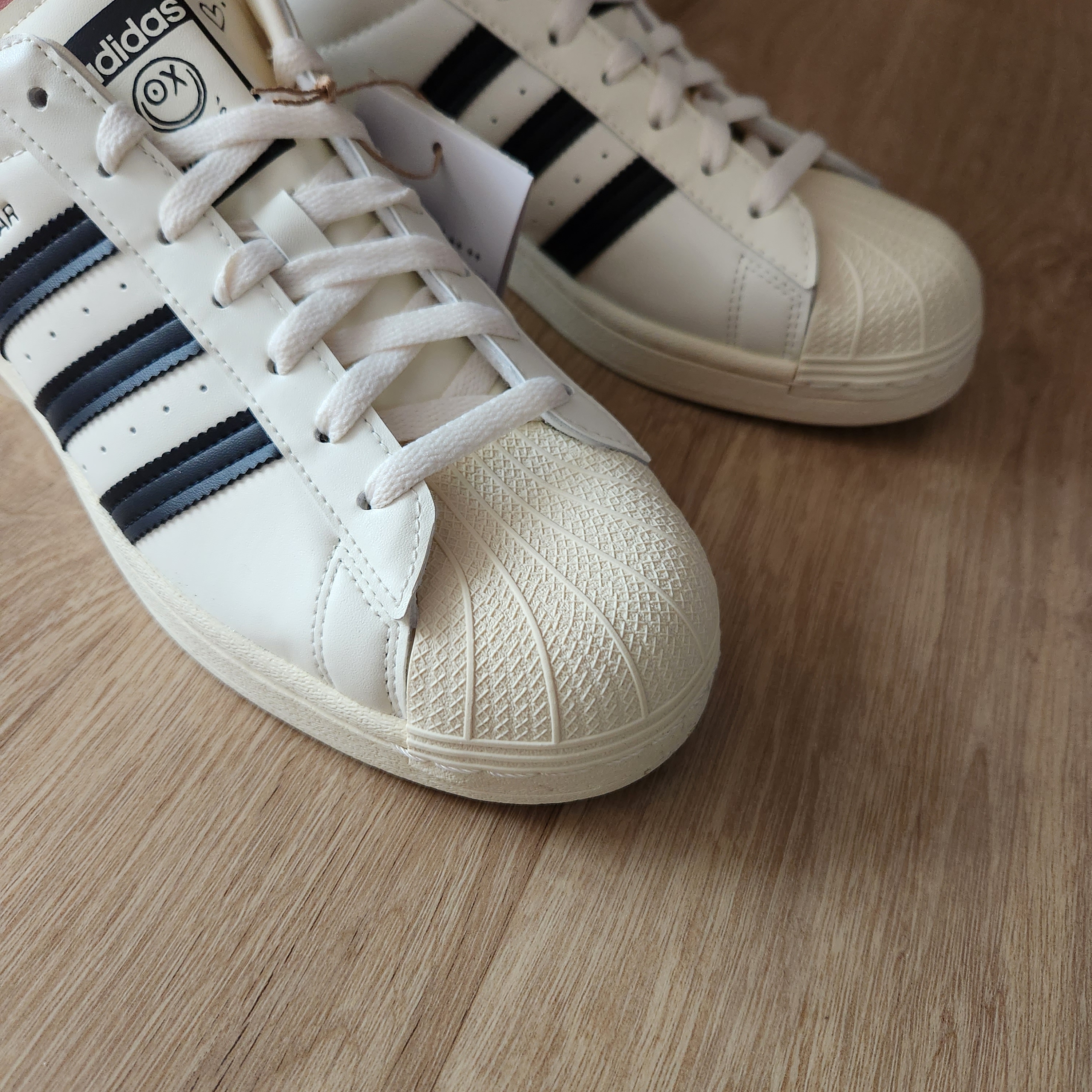 Adidas x Andre Saraiva Superstar Cream White Core Black 착용 스타일