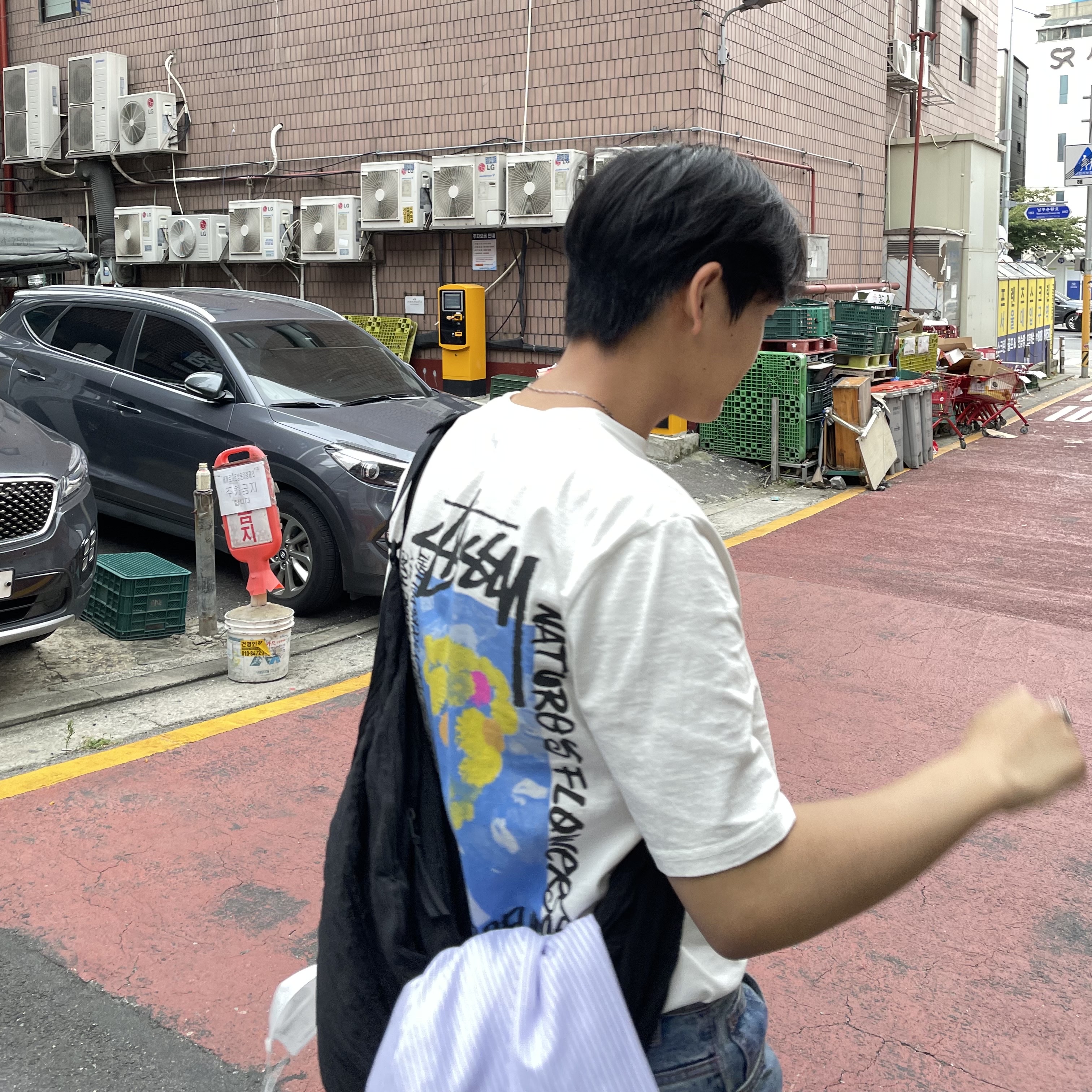 Stussy Camellias Pig. Dyed T-Shirt Natural, Common Projects Original Achilles Low White 착용 스타일 - 1
