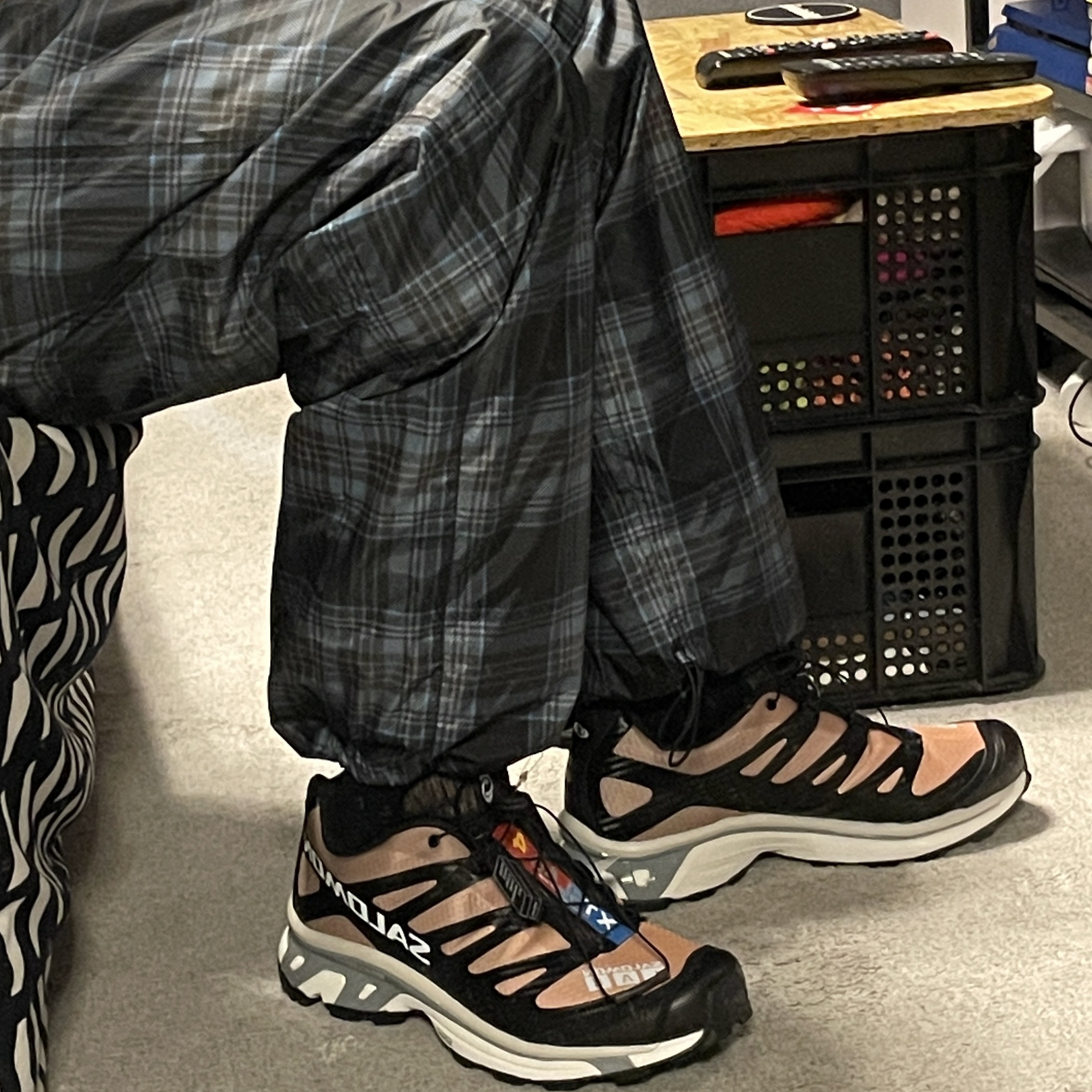 Salomon XT-4 Tobacco Brown 착용 스타일 - 3
