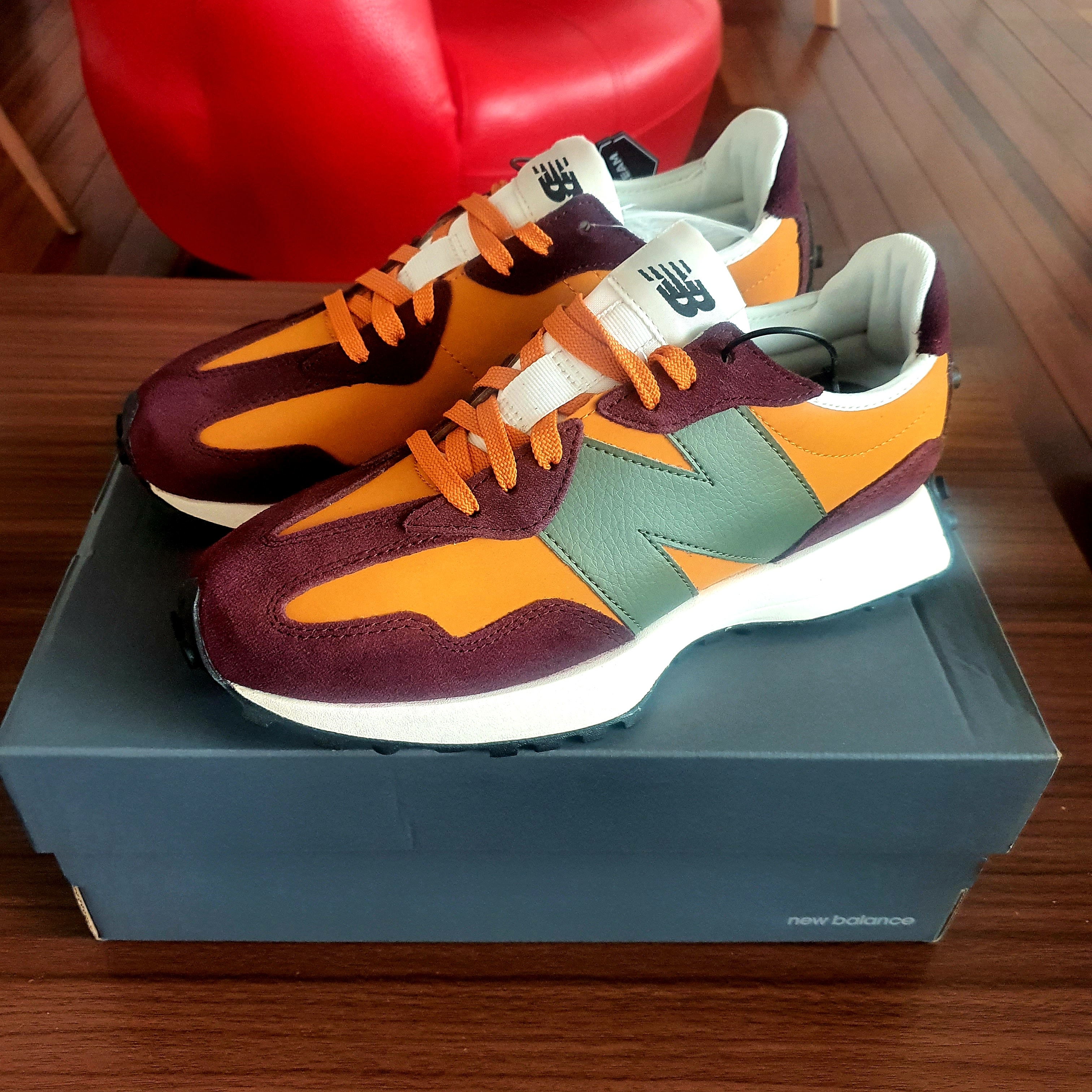 New Balance 327 Madras Orange 착용 스타일
