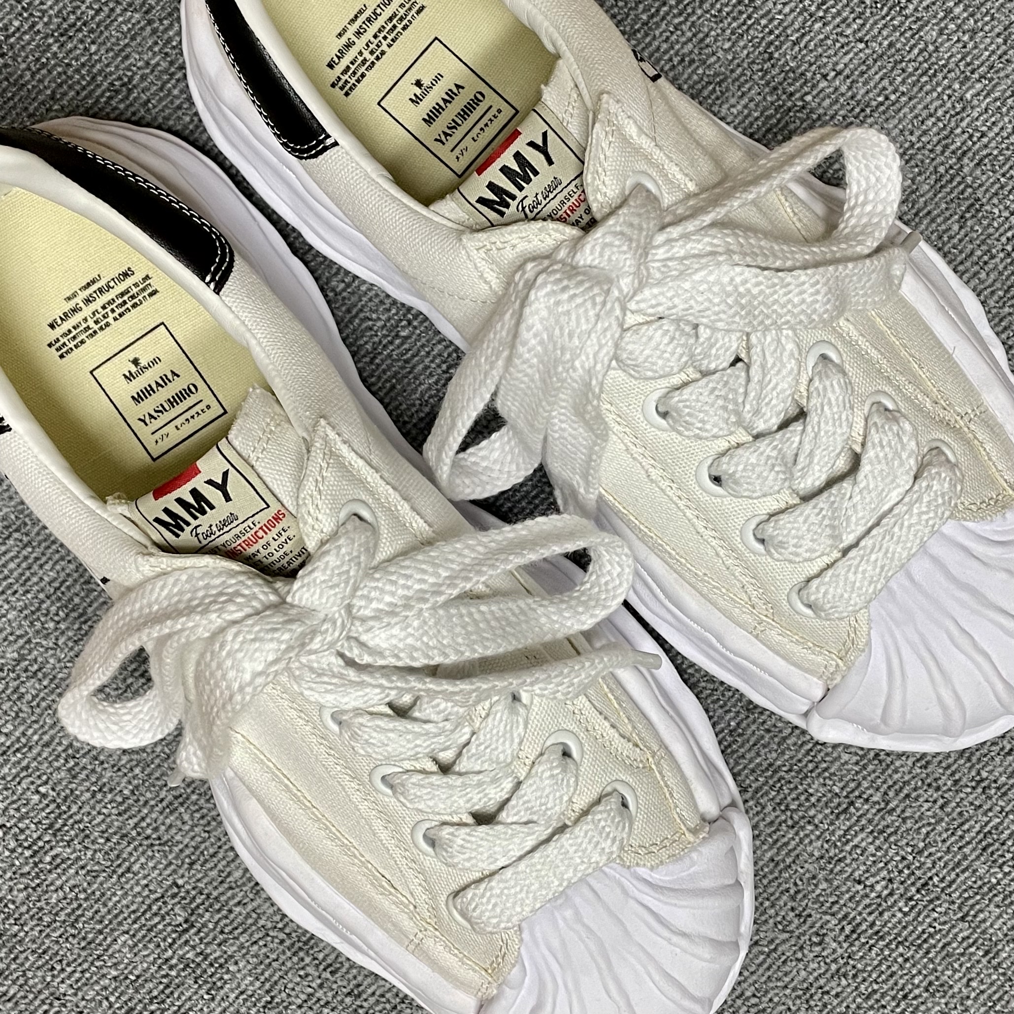 Maison Mihara Yasuhiro Blakey OG Sole Canvas Low-top Sneakers White 착용 스타일