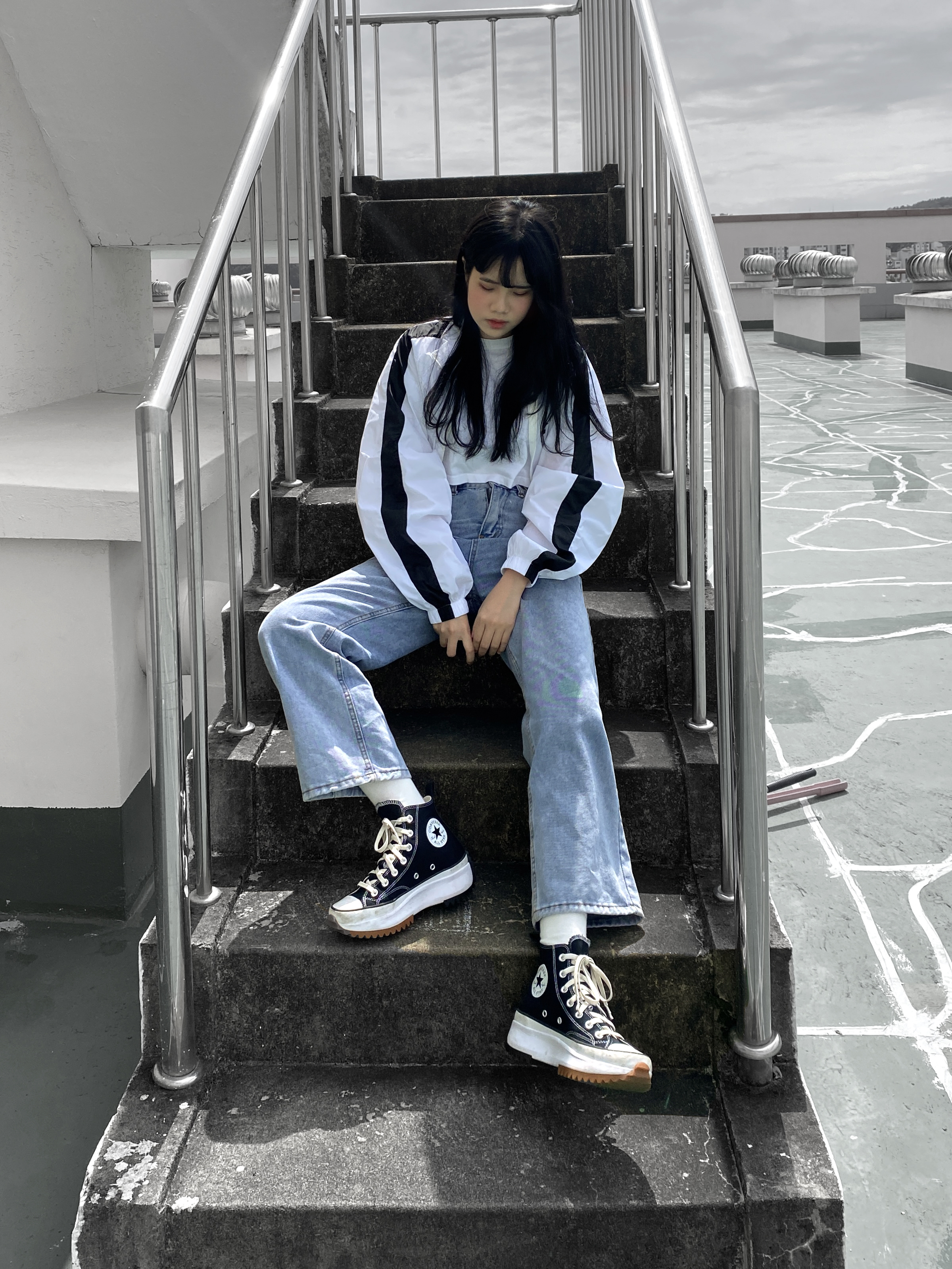 Converse Run Star Hike Hi Black White Gum 착용 스타일 - 1