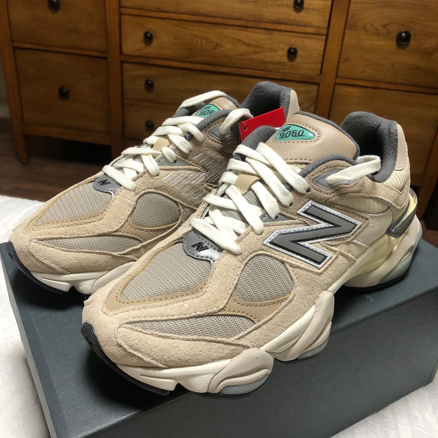 New Balance 9060 Sea Salt 착용 스타일 - 1
