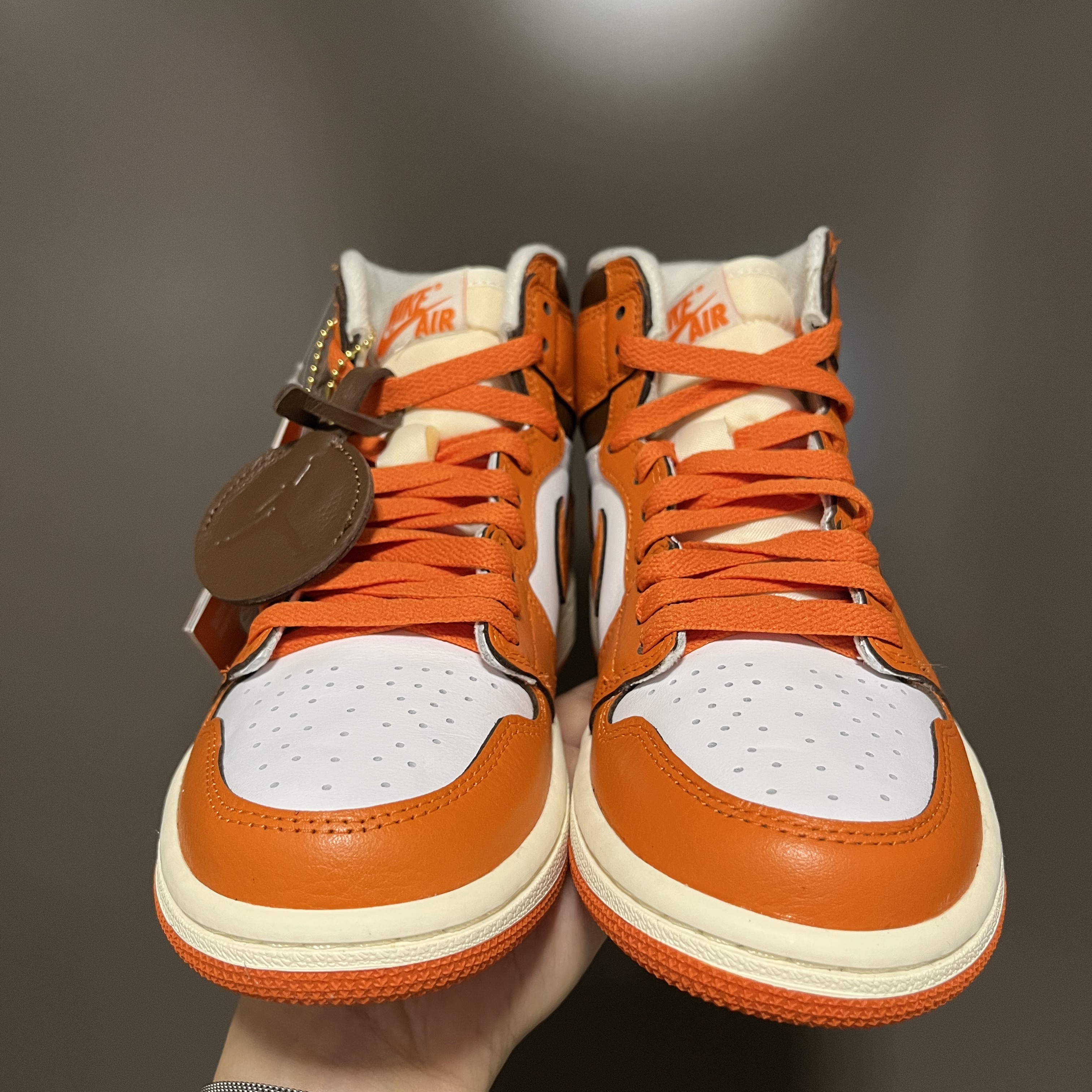 (W) Jordan 1 Retro High OG Starfish 착용 스타일 - 1