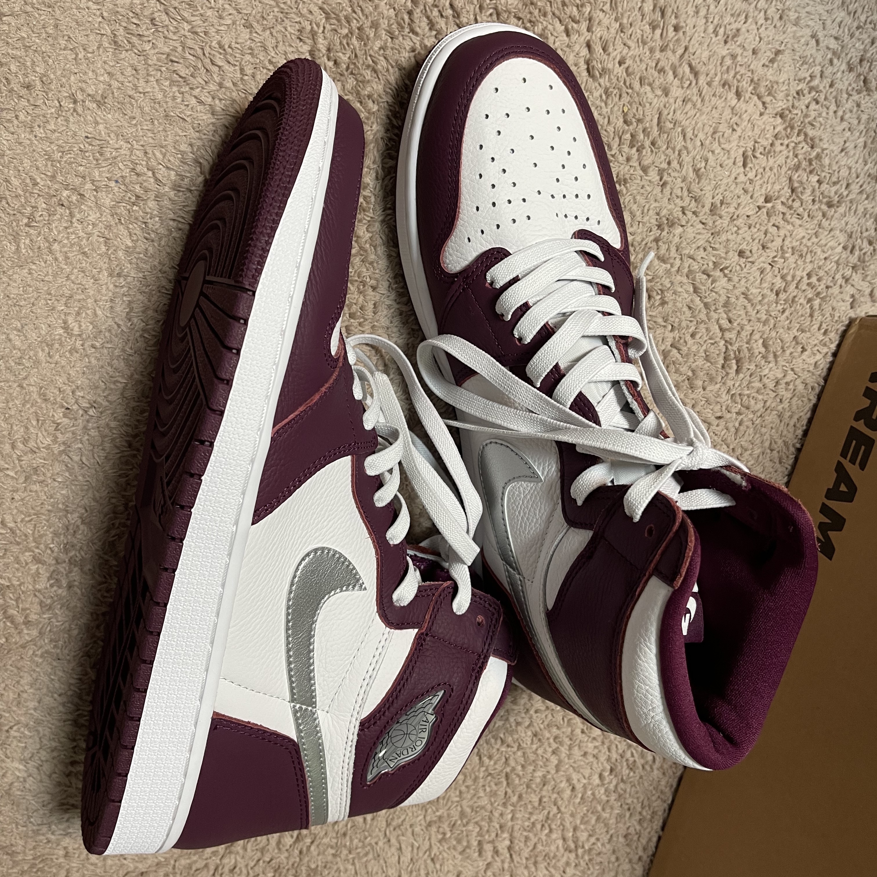 Jordan 1 Retro High OG Bordeaux 착용 스타일