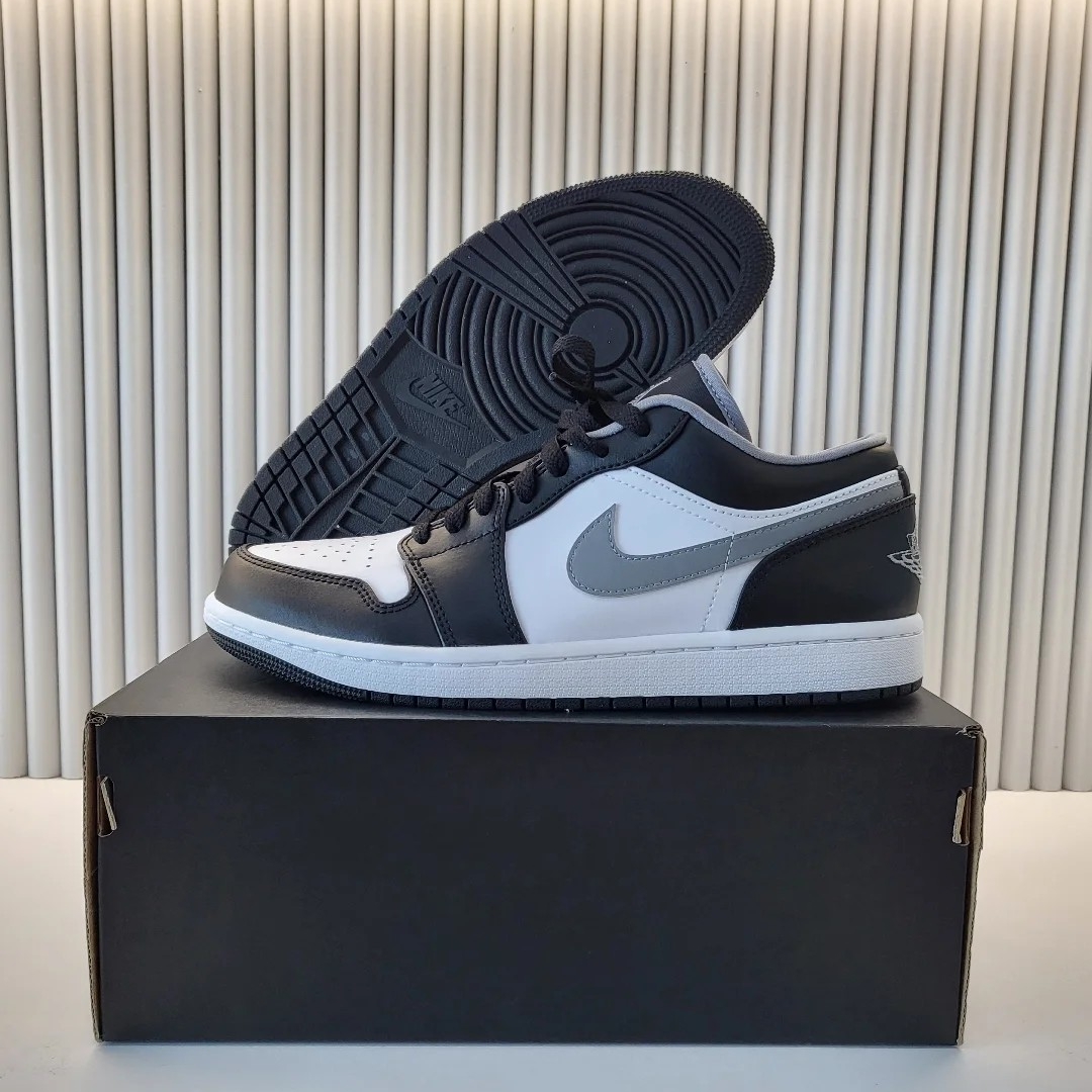 Jordan 1 Low Black Particle Grey 착용 스타일 - 1