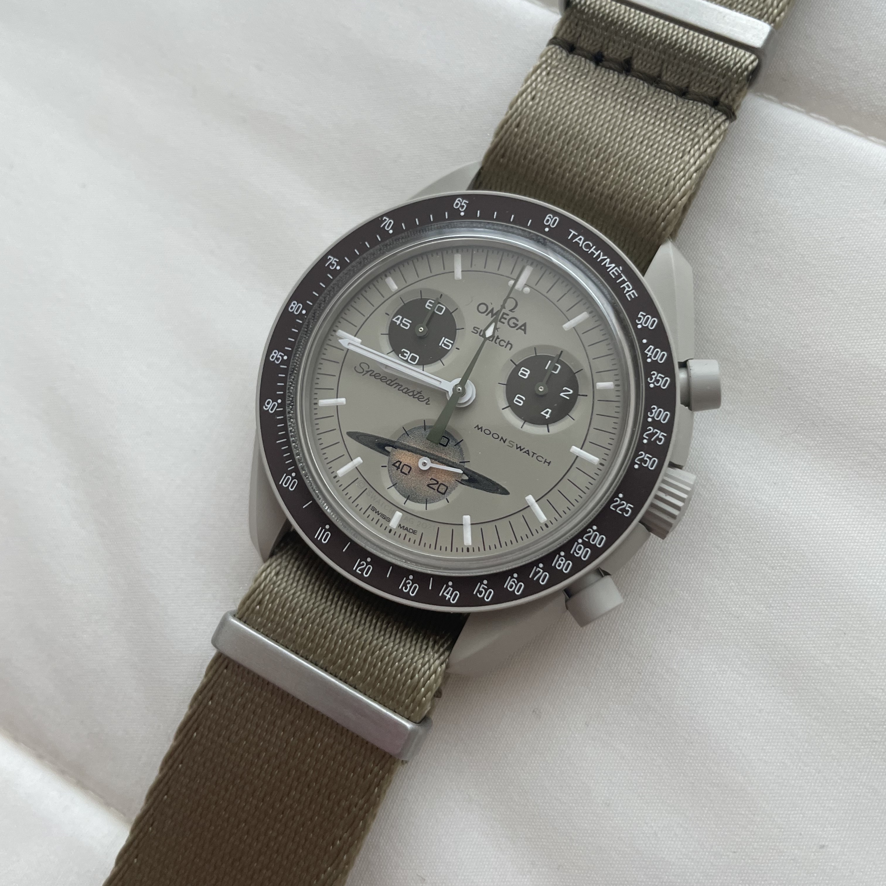 Swatch x Omega Bioceramic MoonSwatch Mission To Saturn 착용 스타일 - 2