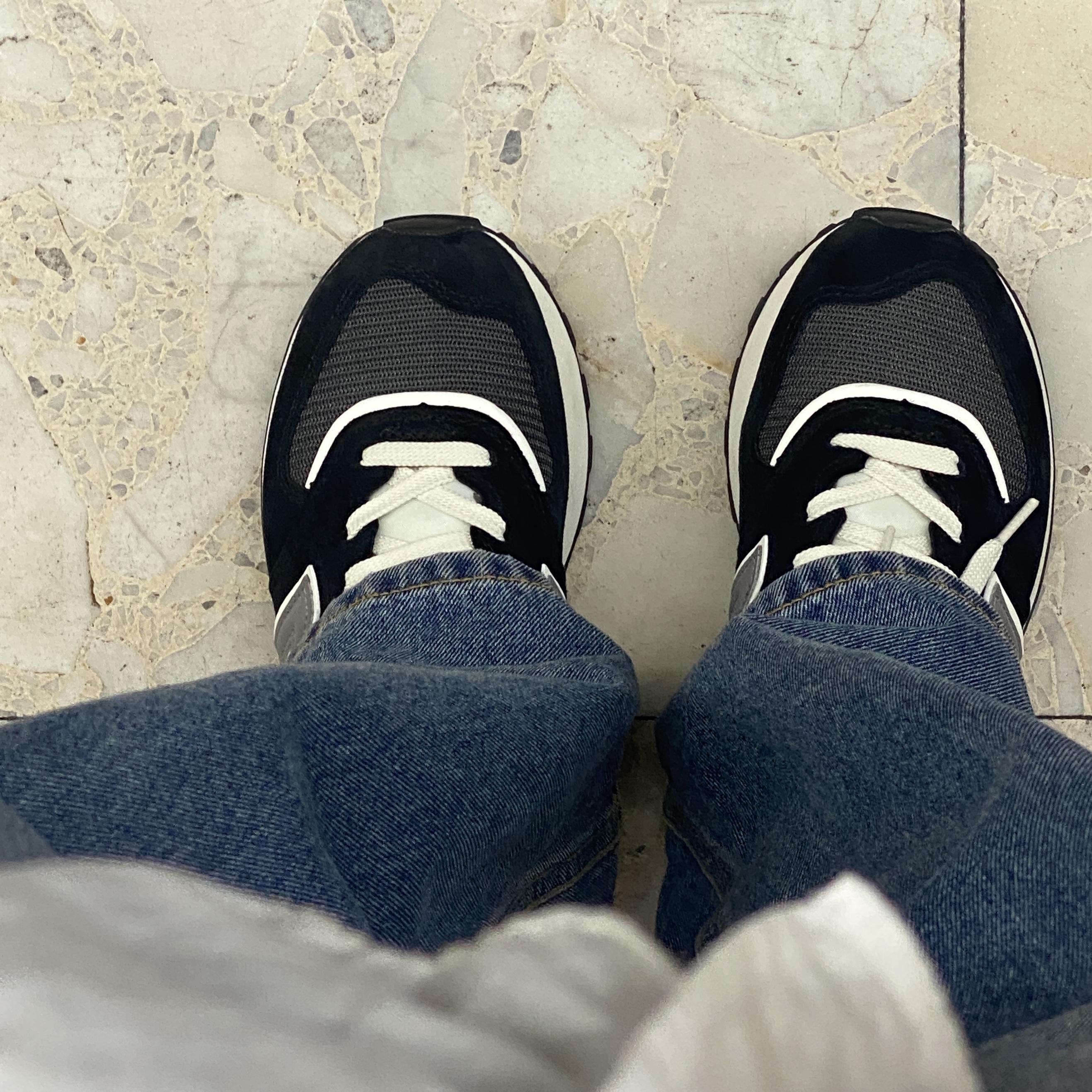 New Balance 574 Legacy Black 착용 스타일