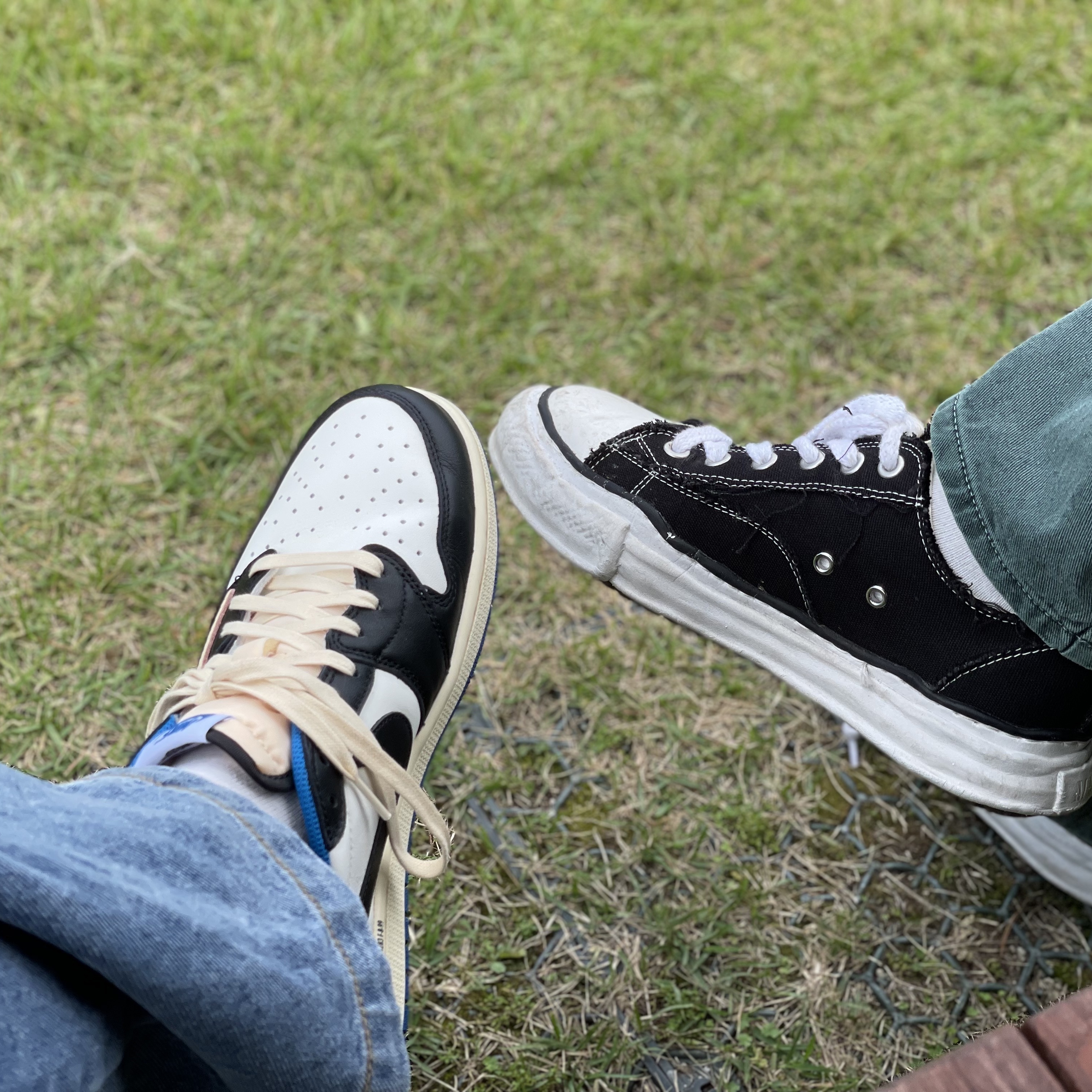 Jordan 1 x Travis Scott x Fragment Retro Low OG SP Military Blue, Maison Mihara Yasuhiro Peterson OG Sole Canvas Low Sneakers Black 착용 스타일 - 3