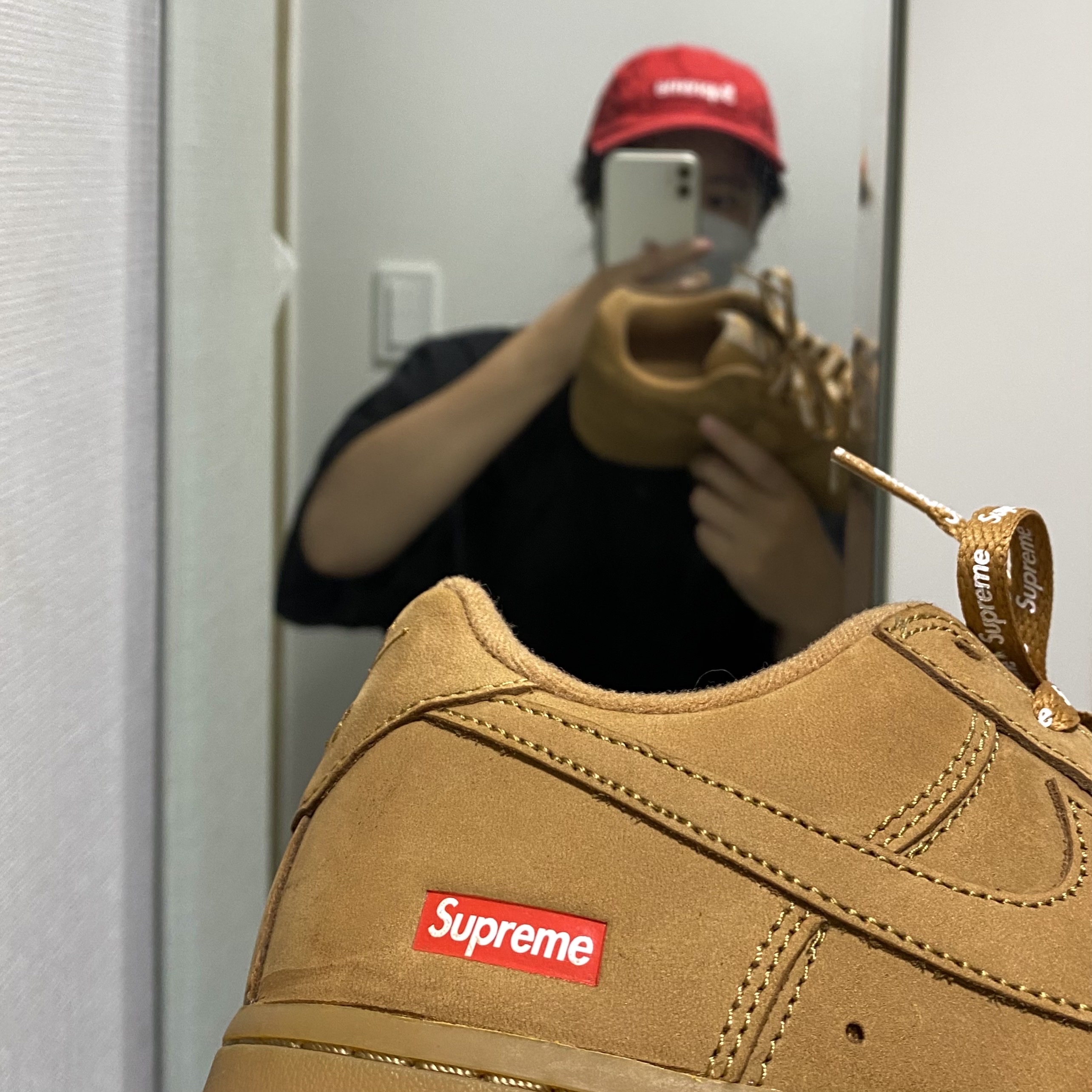 Nike x Supreme Air Force 1 Low Flax 착용 스타일